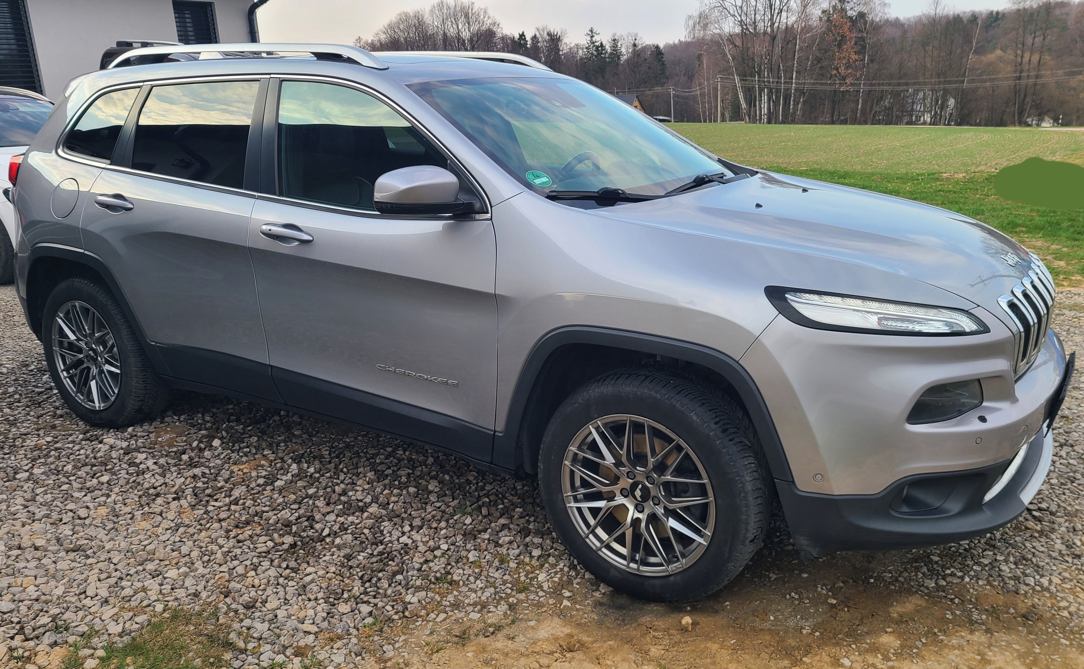 Jeep Cherokee, 3.2 V6 200kW lpg plná výbava - fotka 3