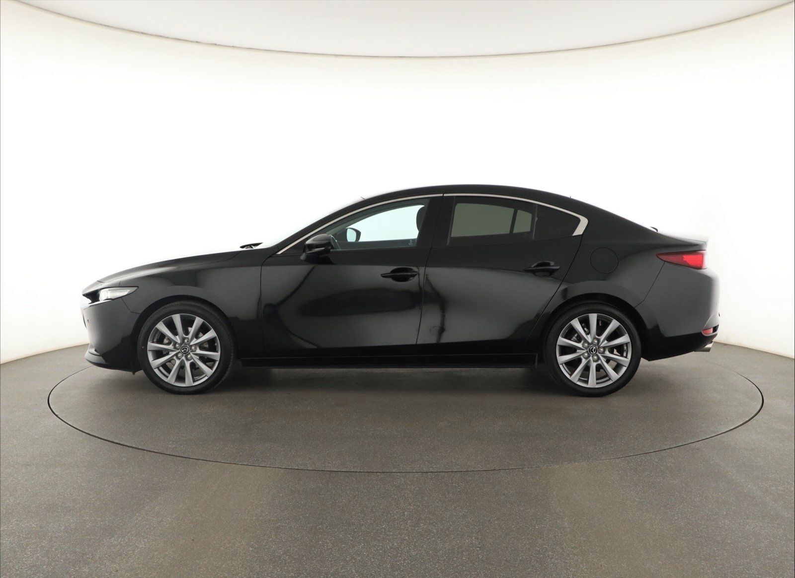 Mazda 3, 2.0 Skyactiv-G, ČR,1.maj - fotka 3