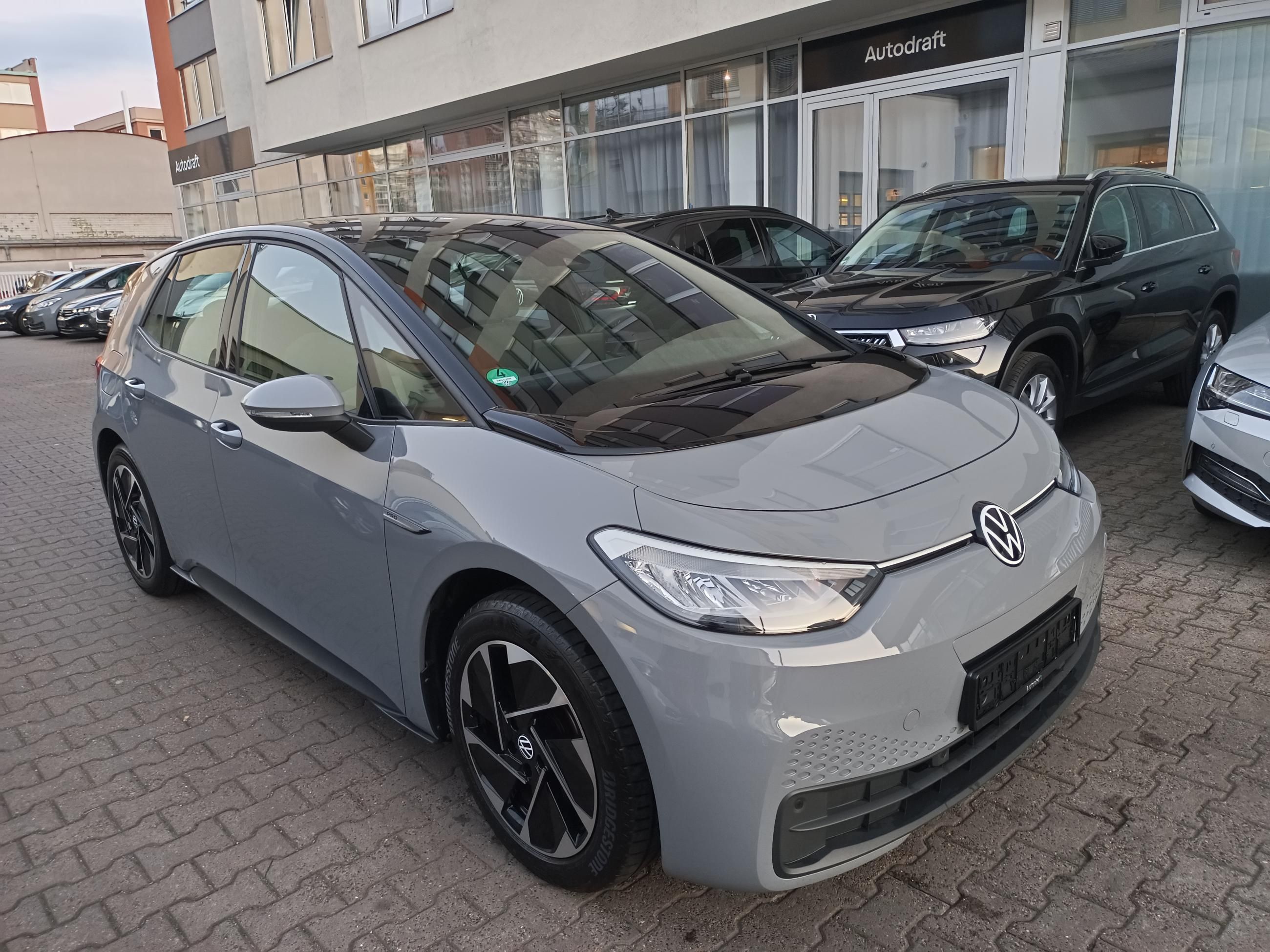 Volkswagen ID.3, Pro 107kW 62 kWh / 2 sady kol