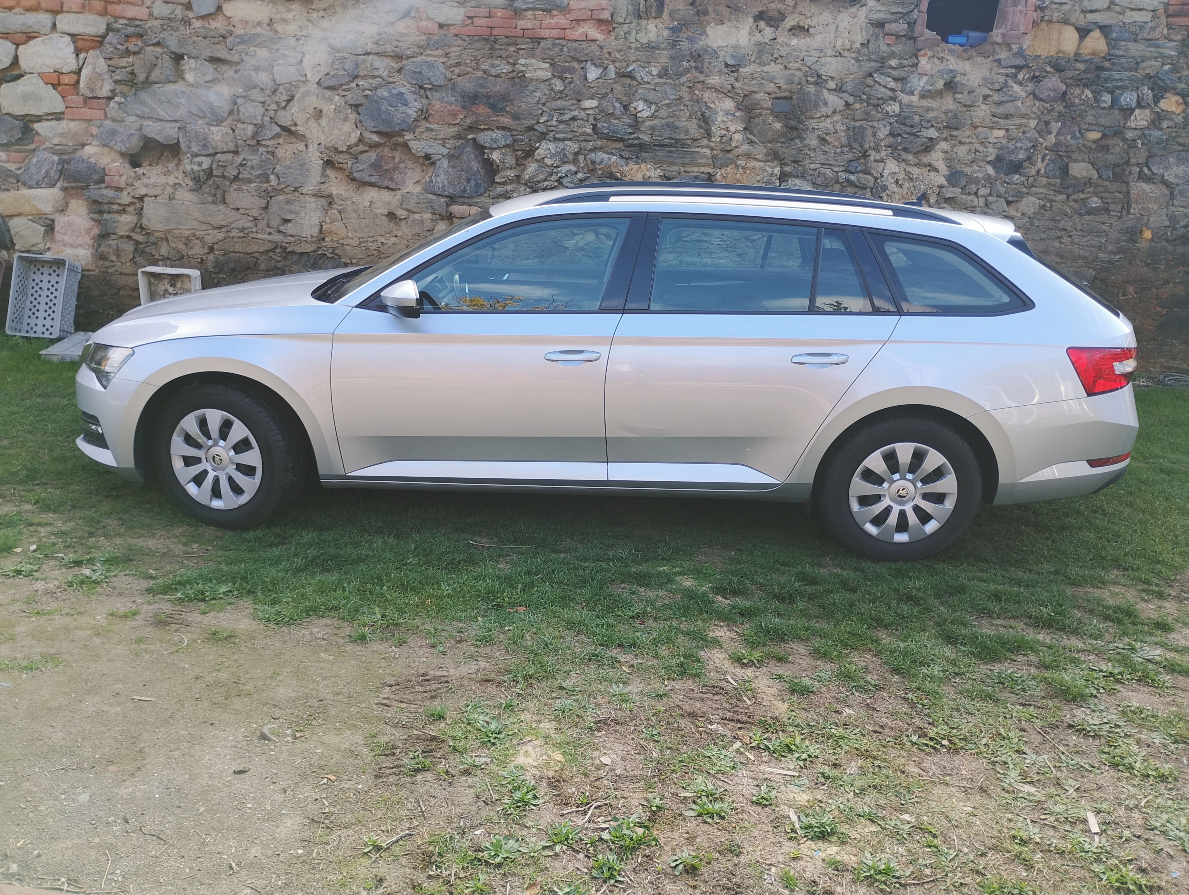 Škoda Superb, LED TAŽNÉ 2 SADY KOL SERVISKA - fotka 4