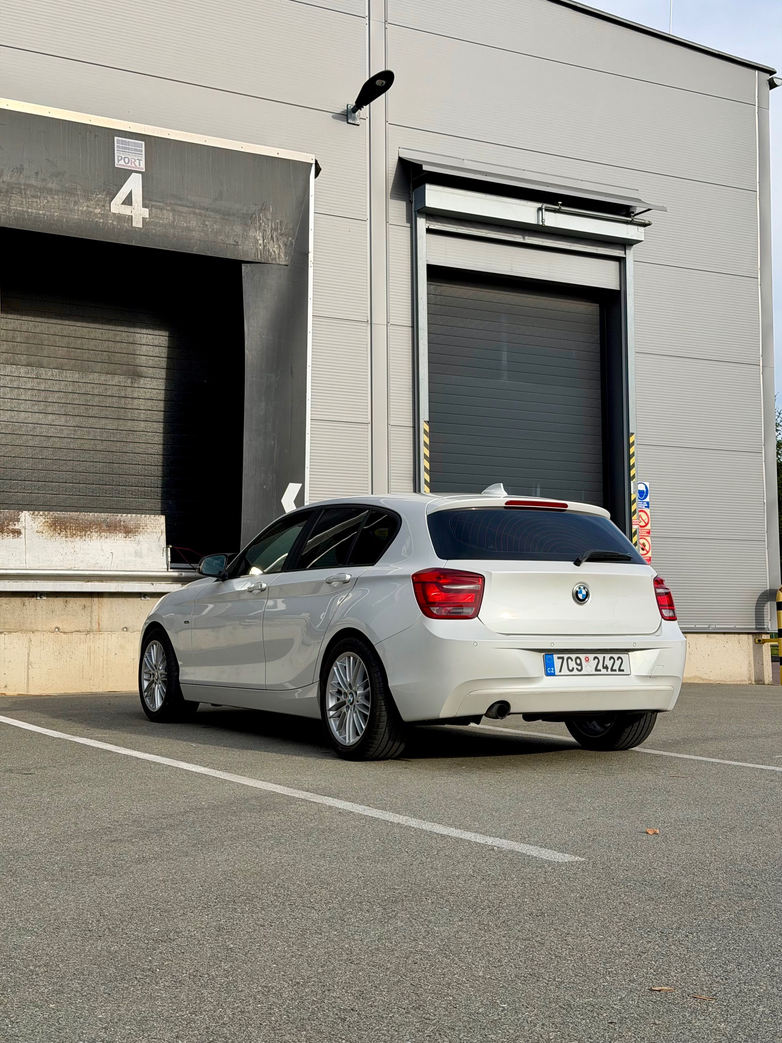 BMW Řada 1, 116i - fotka 4