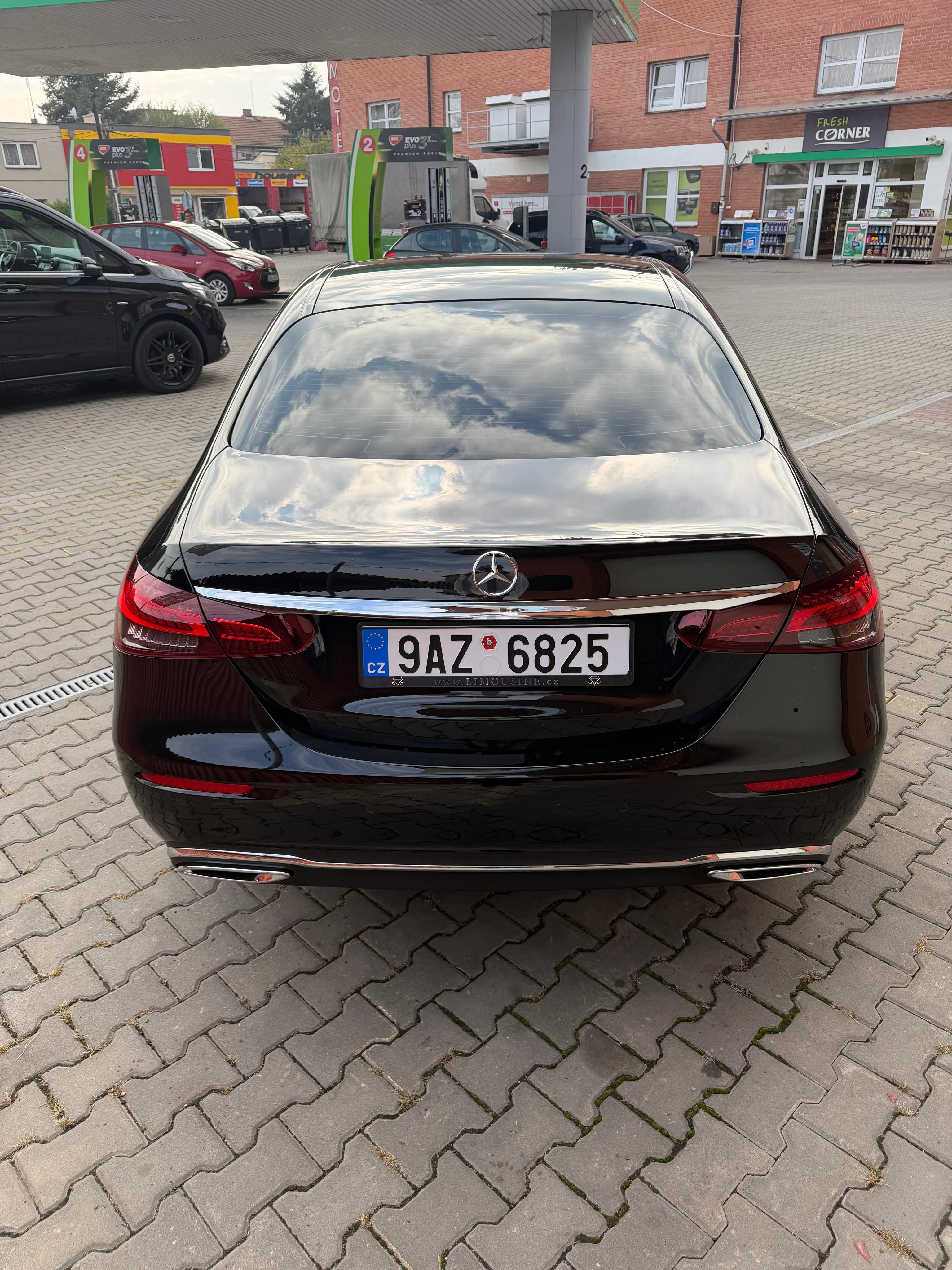 Mercedes-Benz Třídy E, E300d 4MATIC 195KW - fotka 5