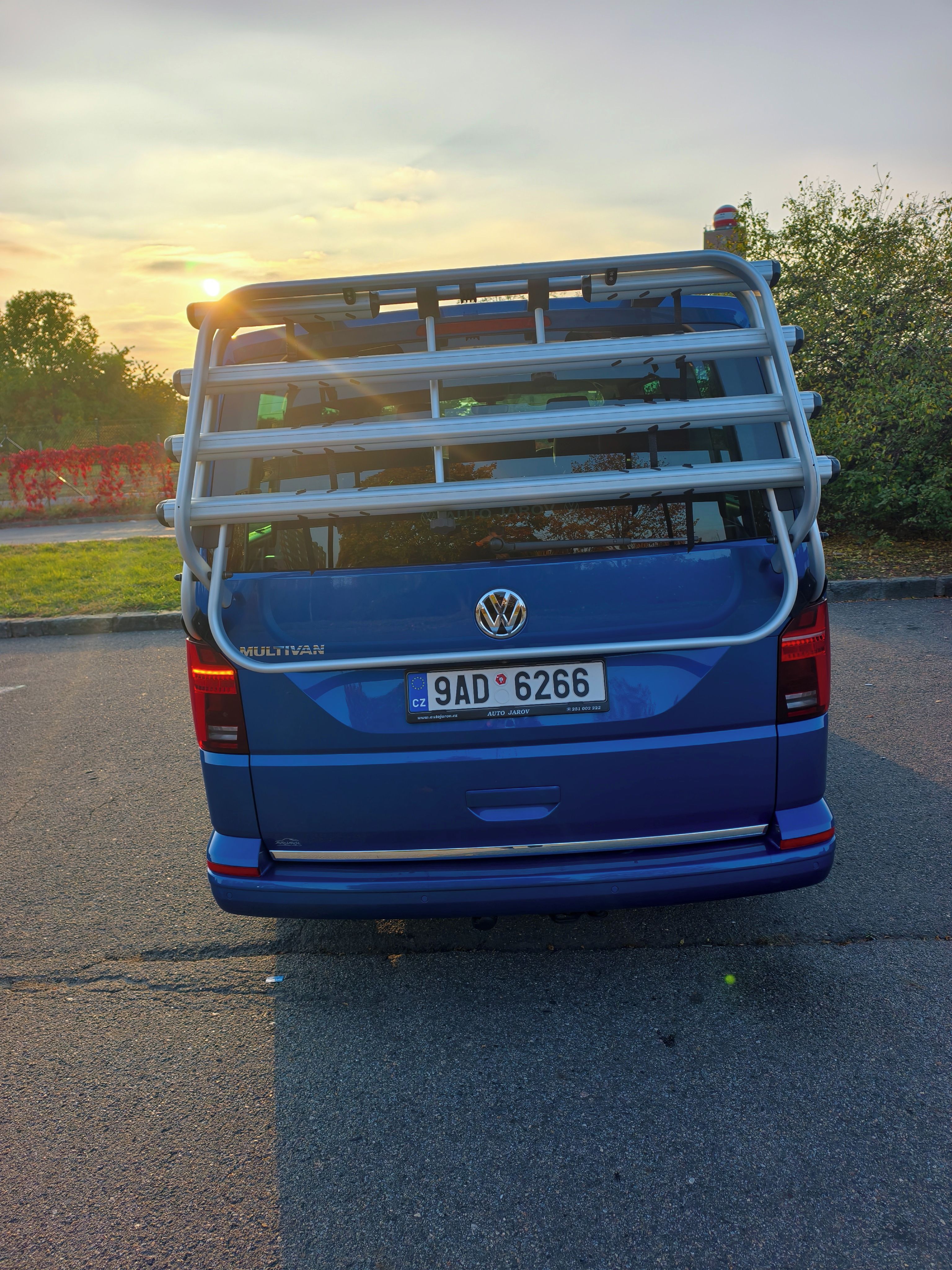 Volkswagen Multivan, 2.0 TDI DSG, 7 MÍST, TAŽNÉ,DPH - fotka 2