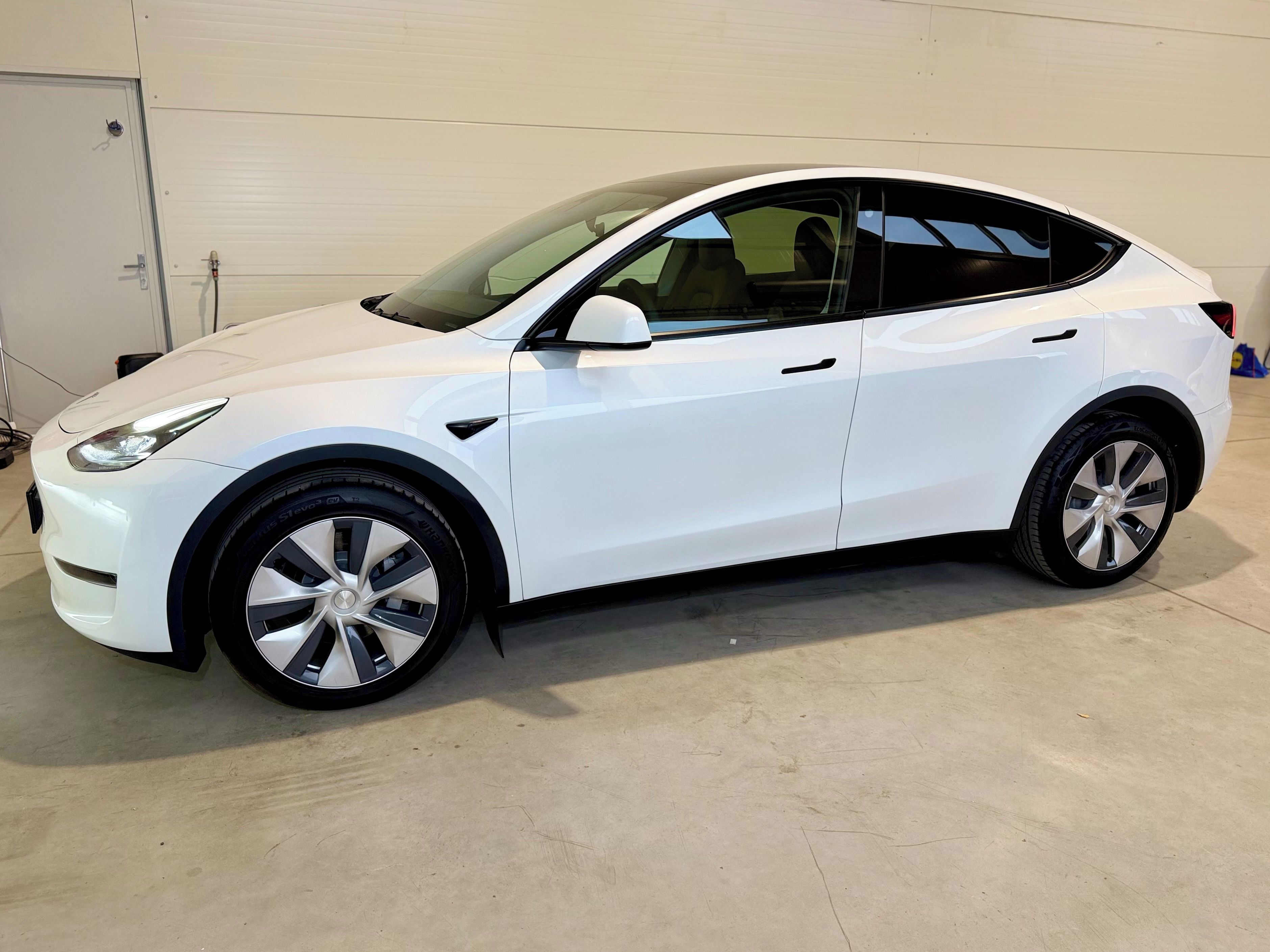 Tesla Model Y, LR AWD 34tkm tažné 95%SOH DPH - fotka 6