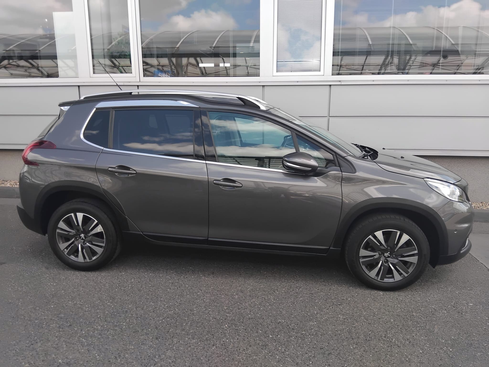 Peugeot 2008, 1,2 Puretech Servisováno