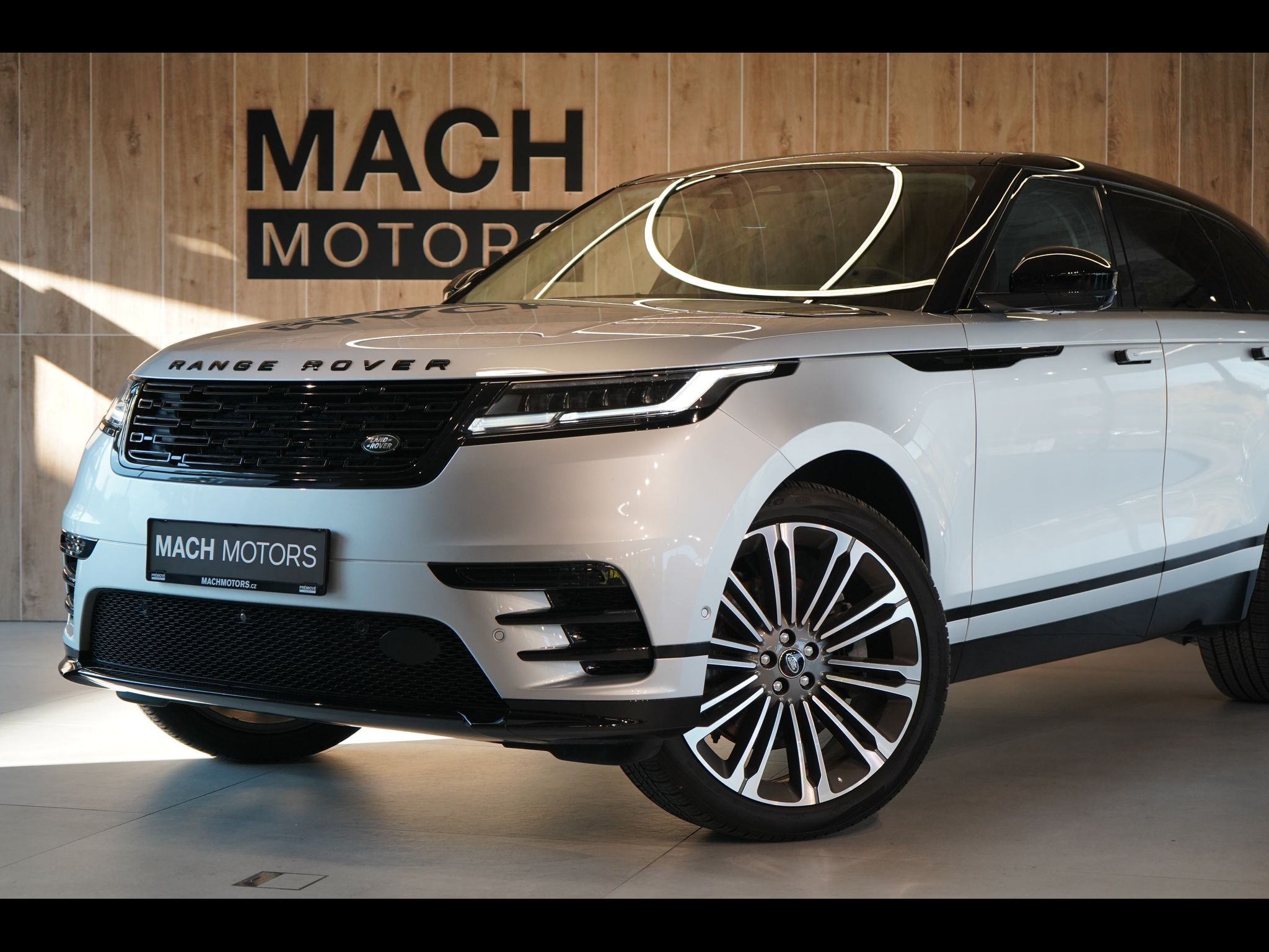 Land Rover Range Rover Velar, D300 AWD Dynamic HSE, Vzduch - fotka 2