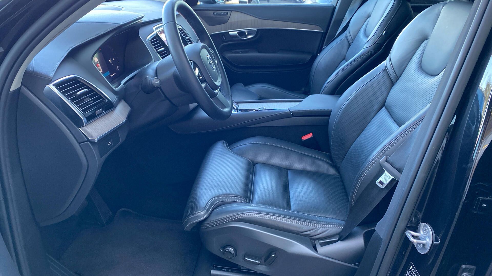 Volvo XC90, PLUS BRIGHT CHROME, B5 AWD, 17 - fotka 5