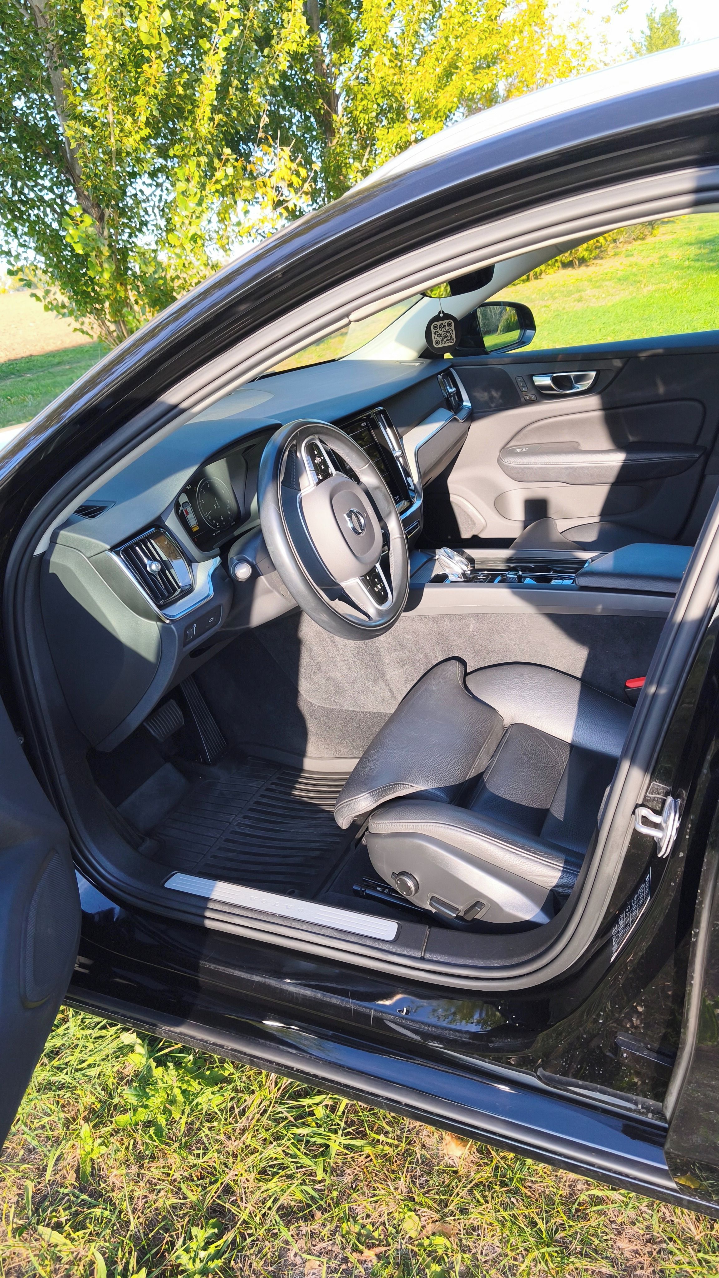 Volvo V60, Volvo V60 B5 Inscription Mild - fotka 6