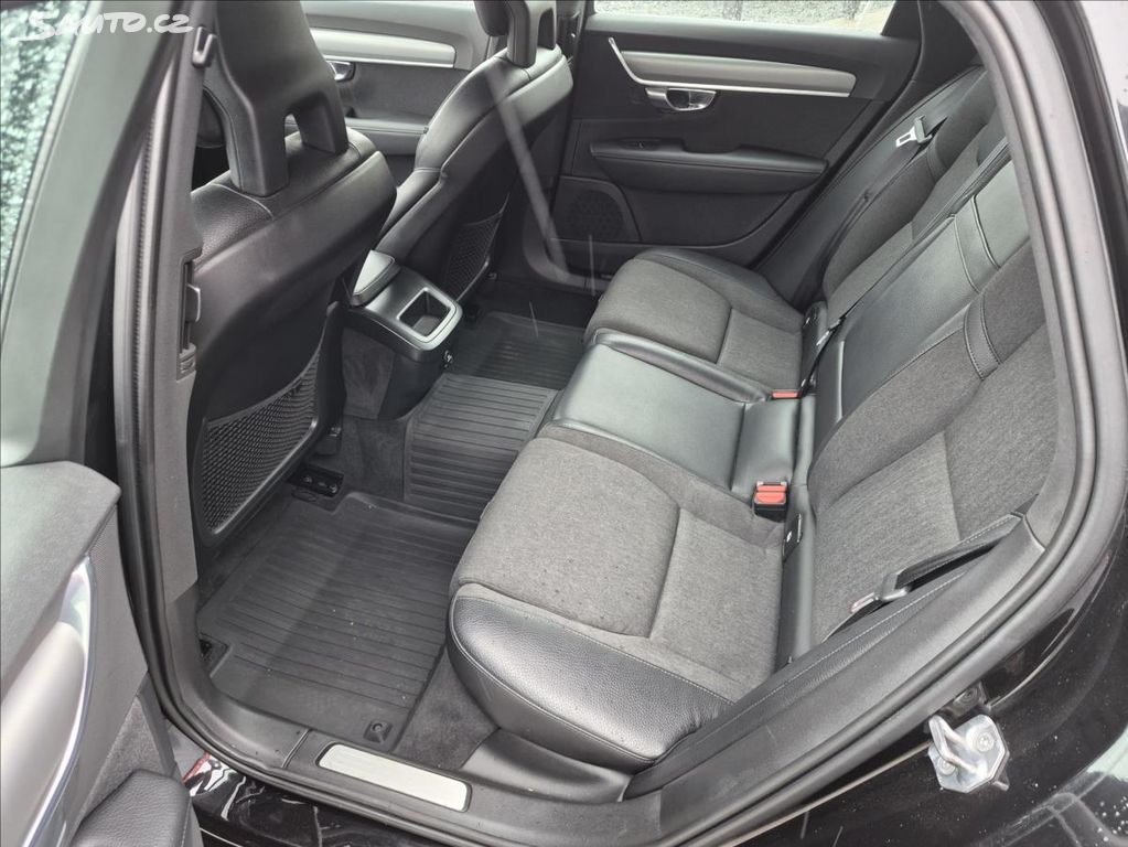 2018 Volvo V90