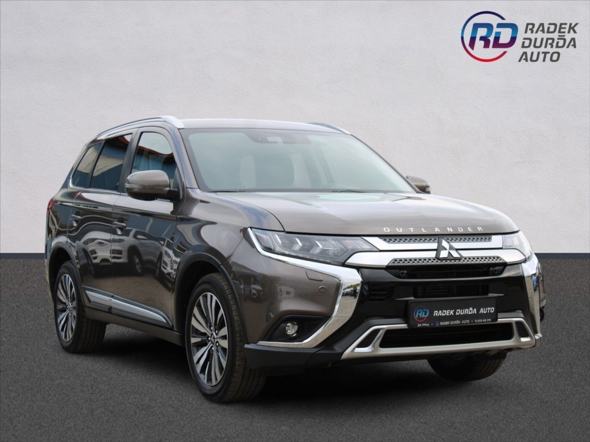 Mitsubishi Outlander, 2,0 i  A/T,4x4,7.MÍST,INSTYLE+ - fotka 3