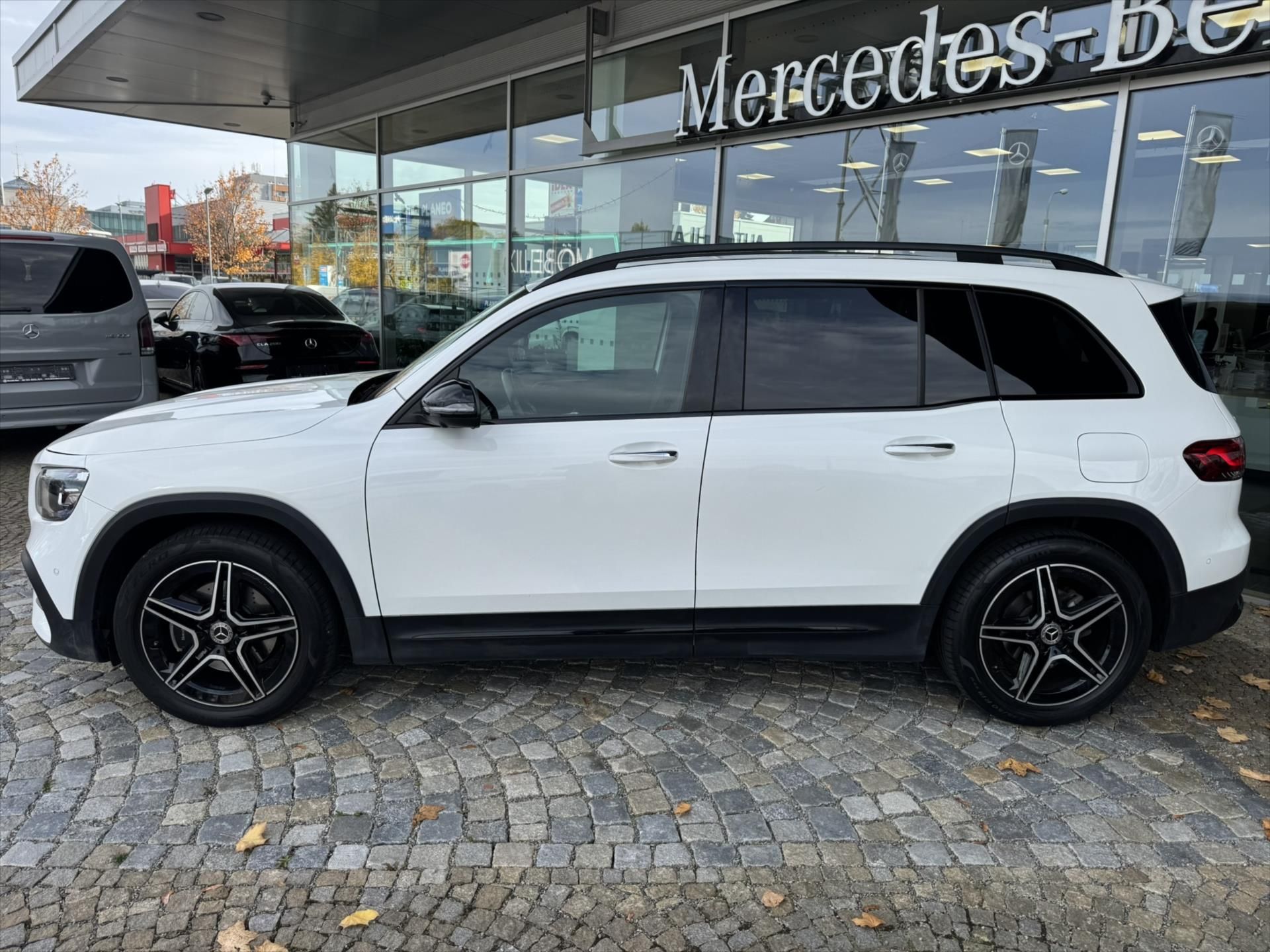 Mercedes-Benz GLB, 2,0   GLB 200d 4MATIC AMG line - fotka 2