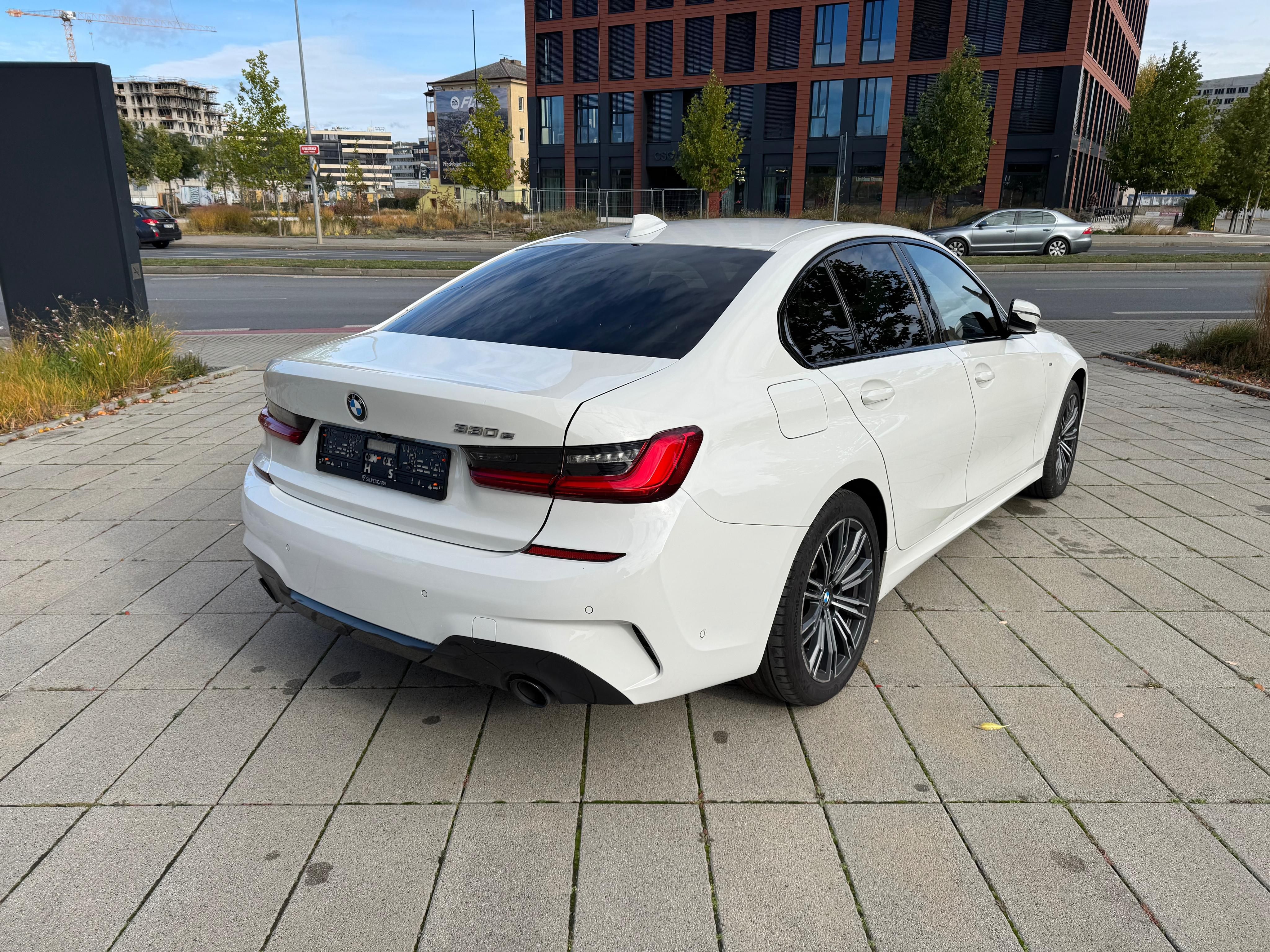 BMW Řada 3, 330e | XDrive | 1.MAJ | Full - fotka 6