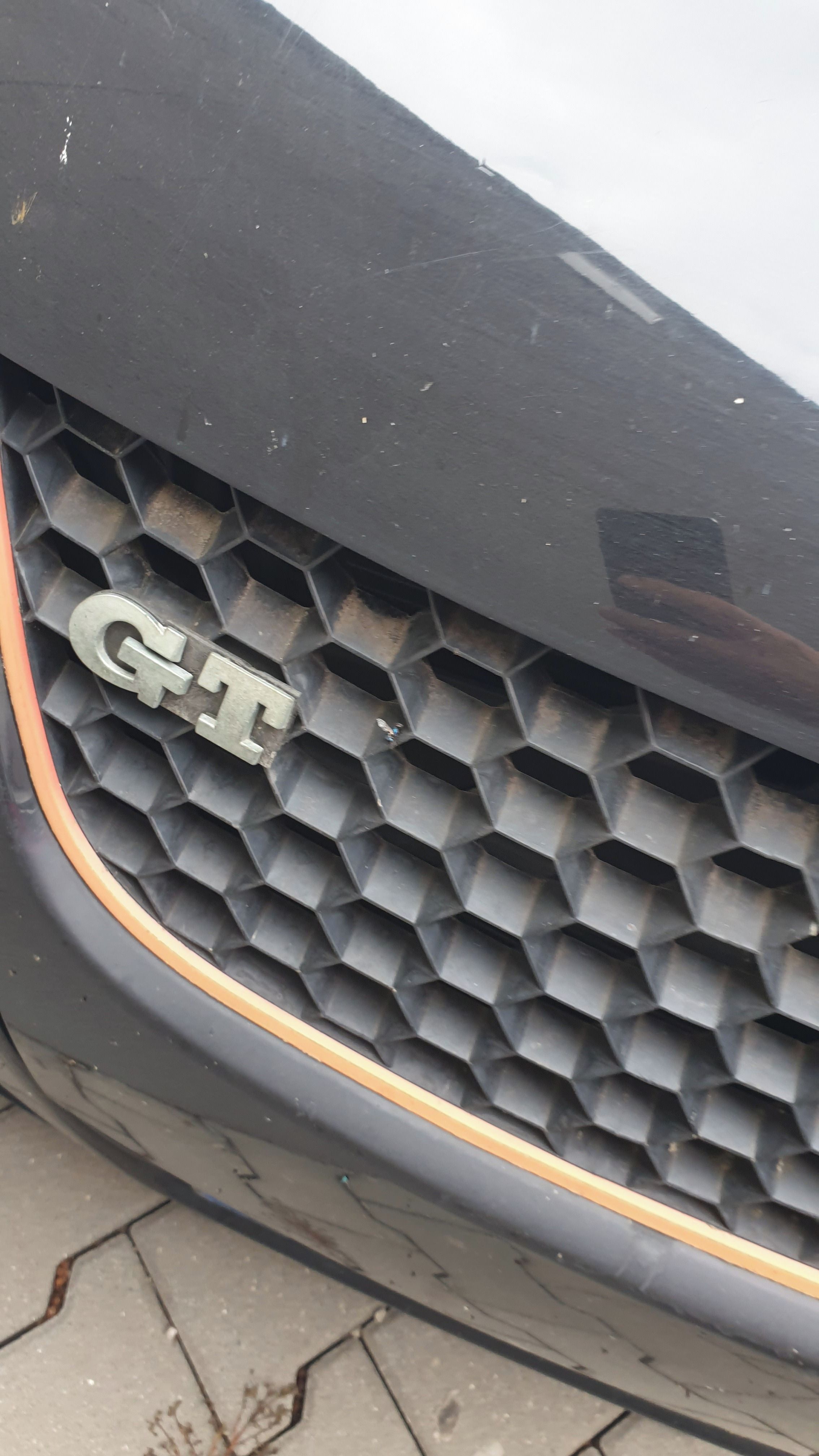 Volkswagen Golf, 2,0TDI  103 kw r32 jen vzhled - fotka 6