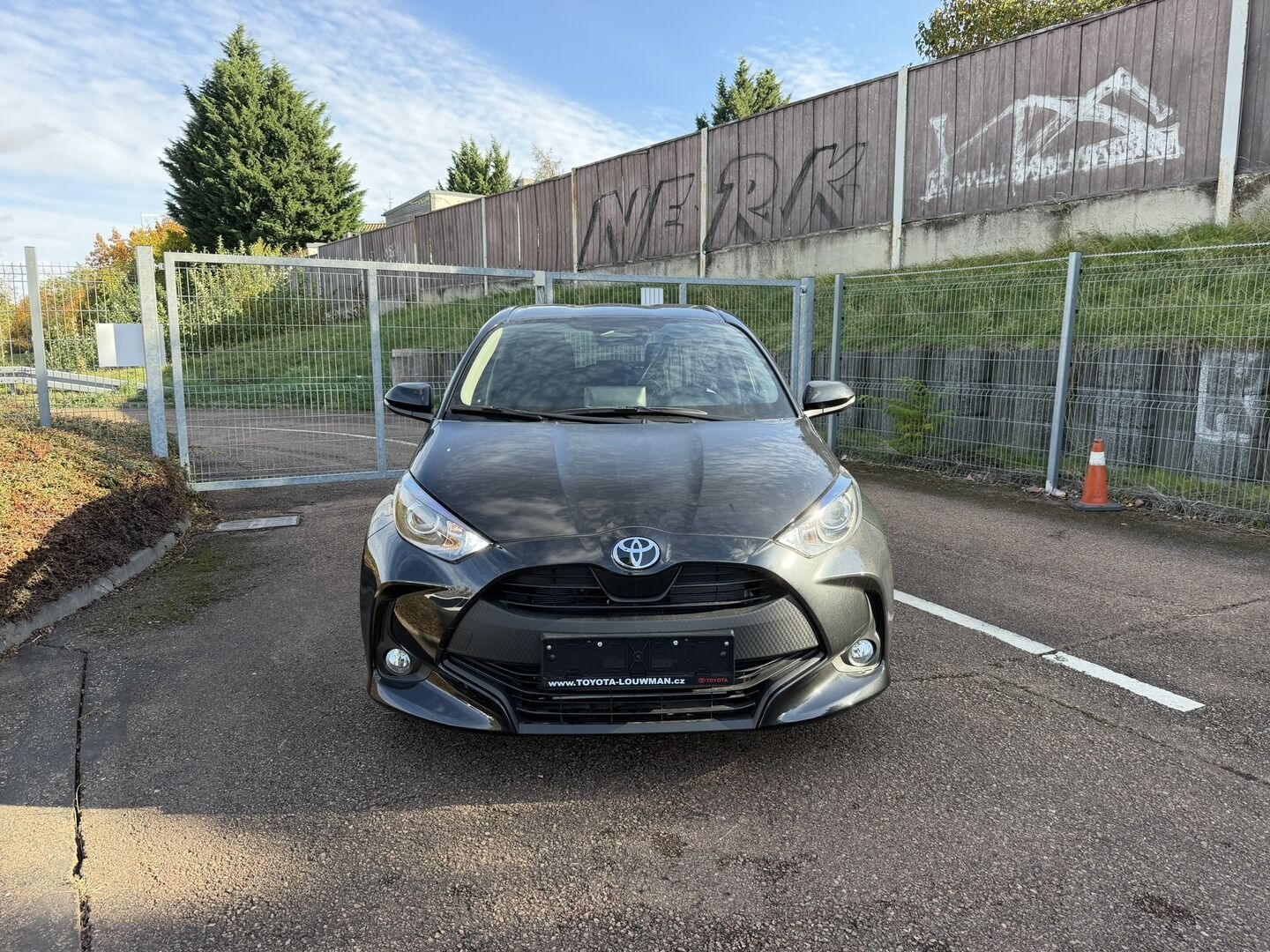 Toyota Yaris, 1.5 Yaris HEV 116  LIMITED - fotka 2
