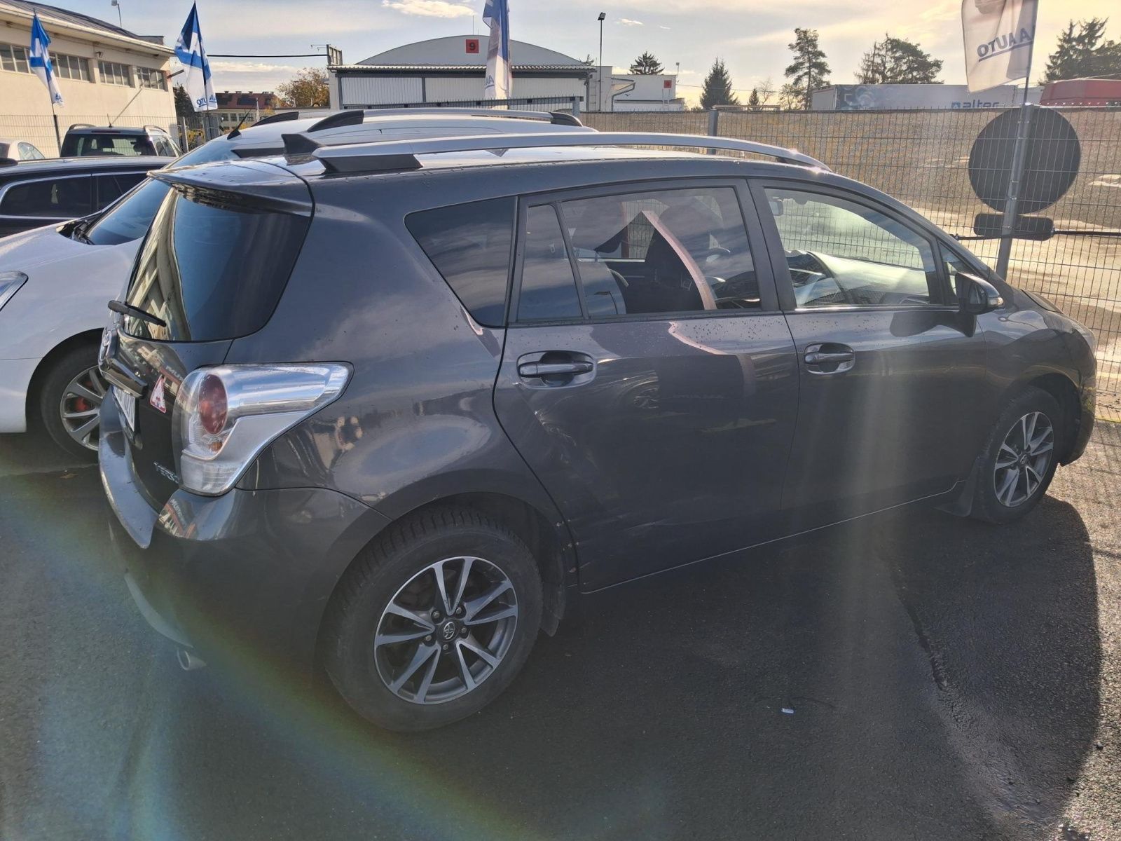 Toyota Verso, 2.0 D-4D, 7 míst - fotka 2