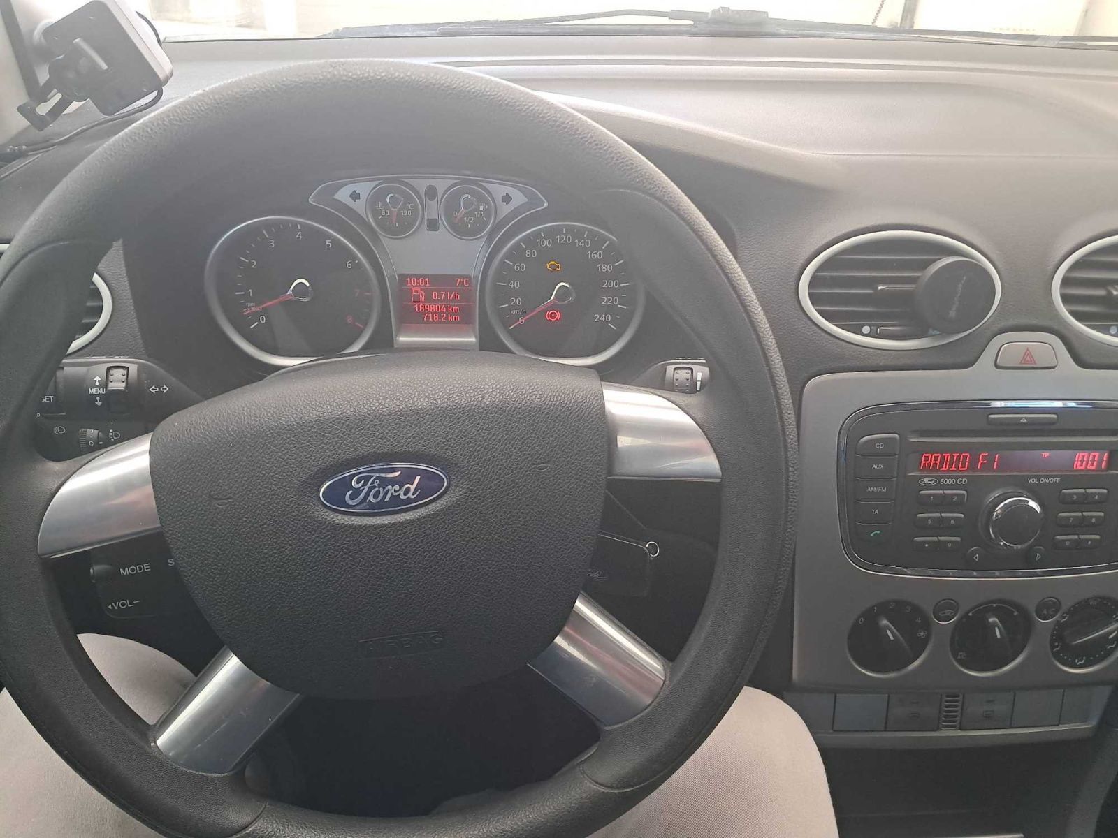 Ford Focus, 1.6 16V, pěkný stav - fotka 3
