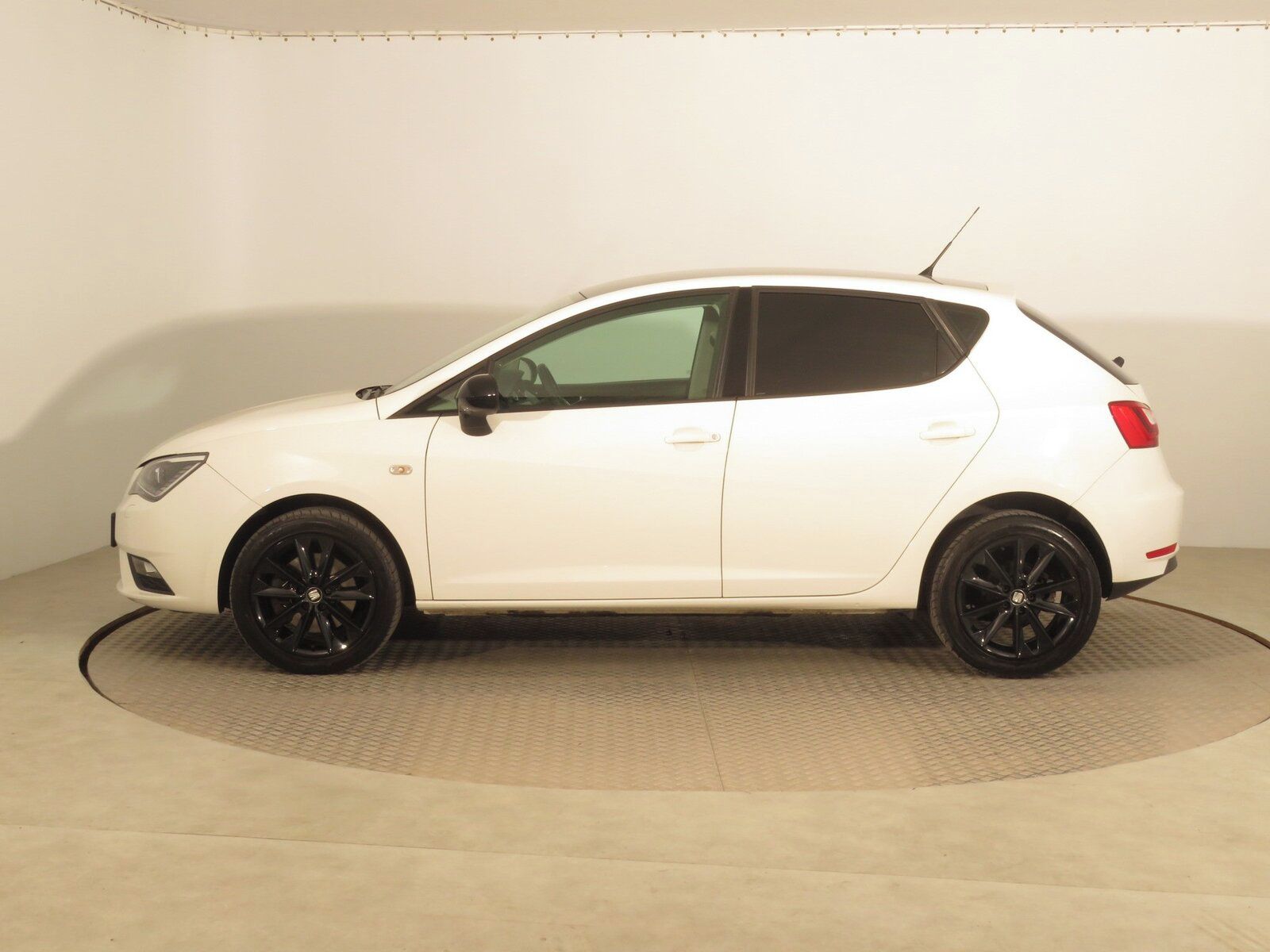 Seat Ibiza, 1.0 TSI, Automat - fotka 3
