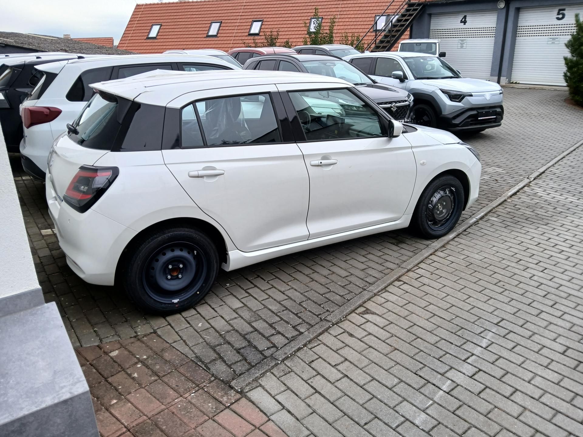 Suzuki Swift, SWIFT 1,2 COMFORT HYBRID - fotka 2