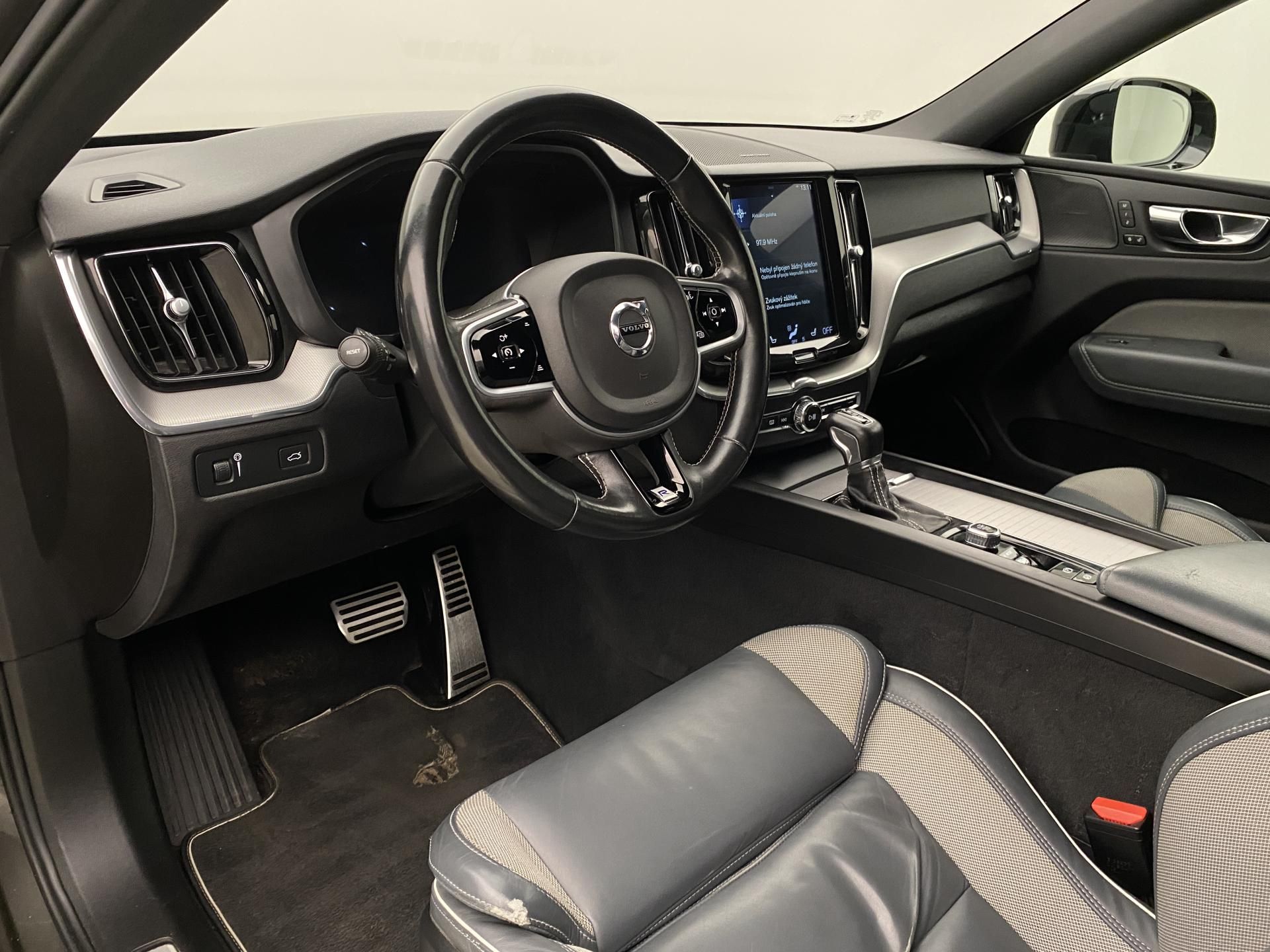 Volvo XC60, T5 AWD R-DESIGN AUT CZ - fotka 4