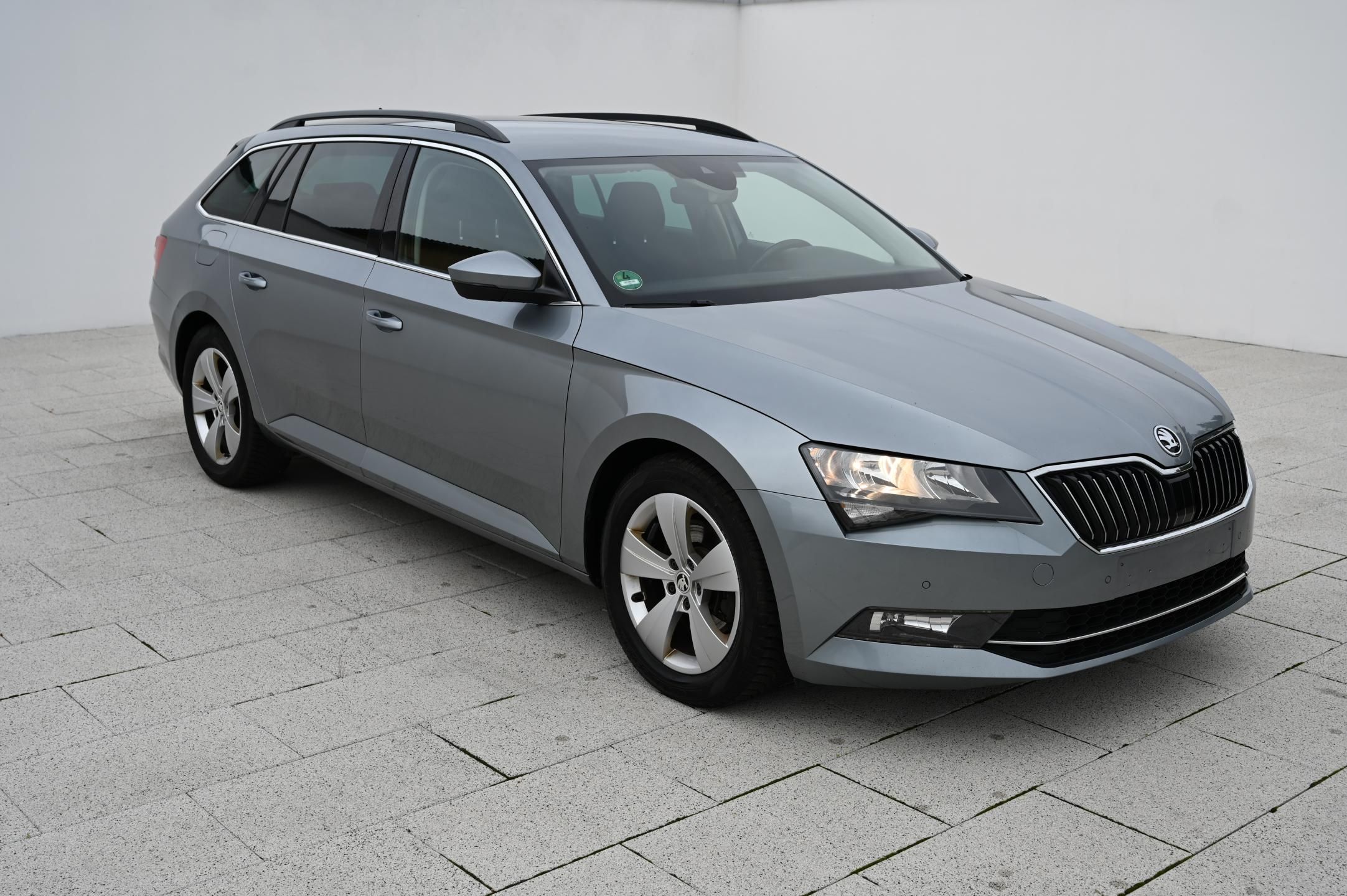 Škoda Superb, 2.0TDI 110KW DSG 7/18 - fotka 3