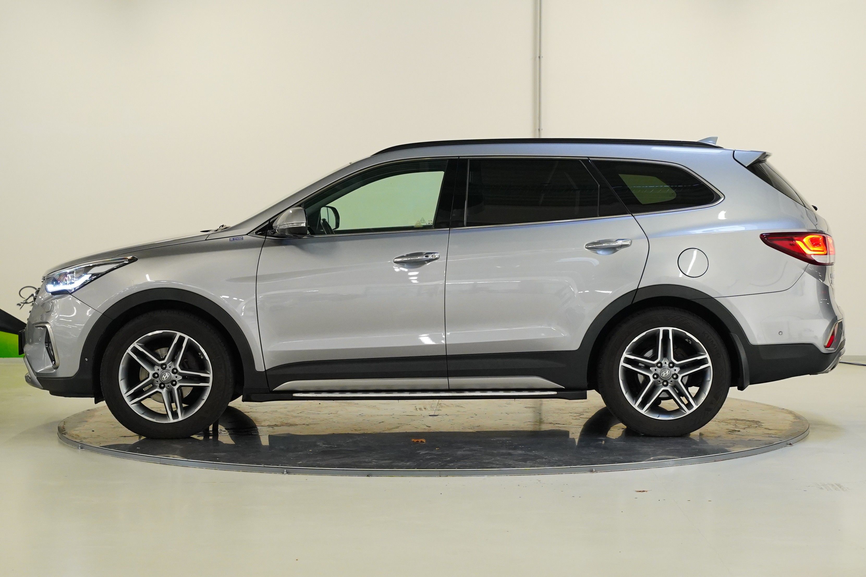 Hyundai Grand Santa Fe, 2.2 CRDI 147 kW 4x4 - fotka 3