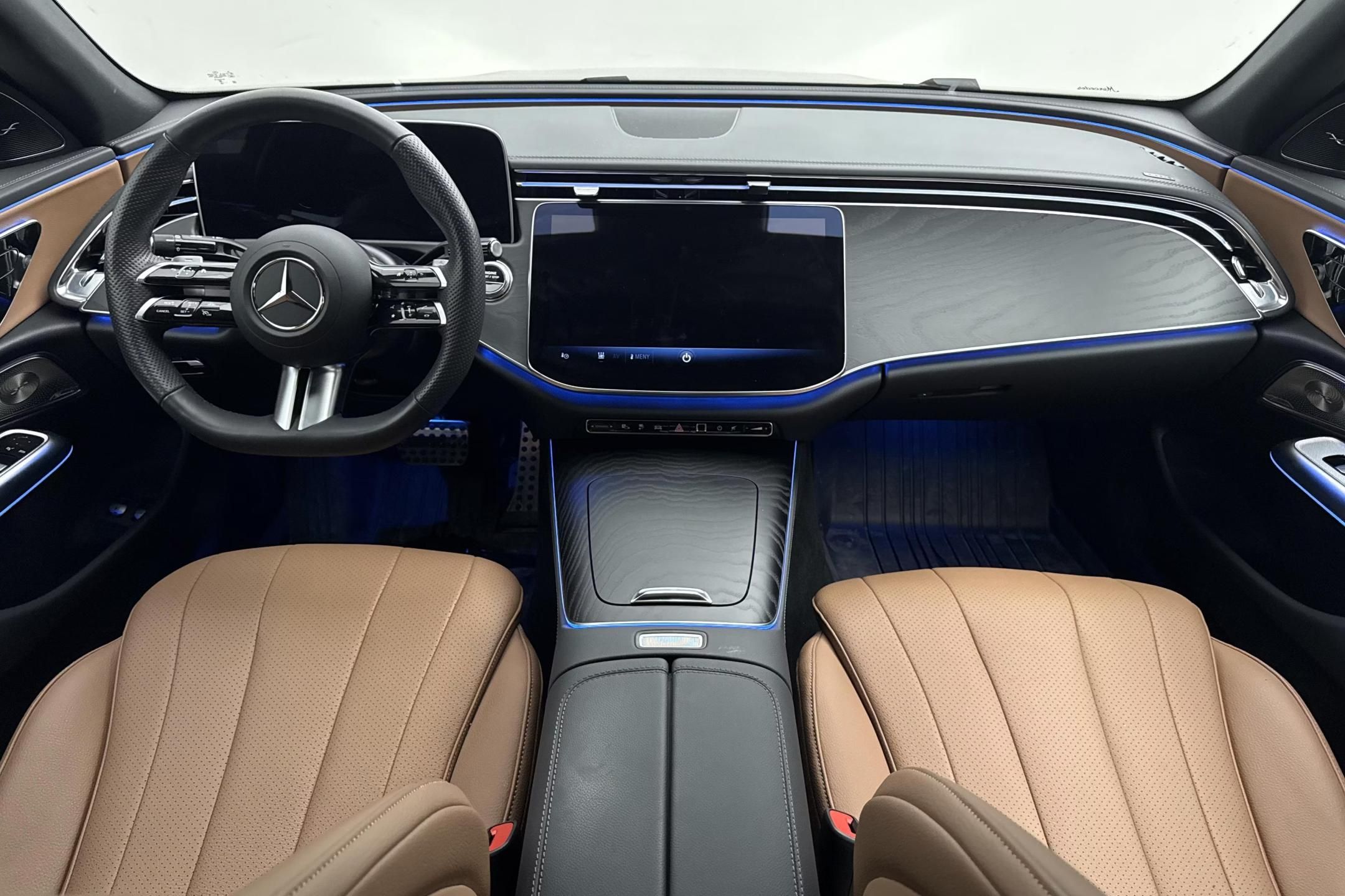 Mercedes-Benz Třídy E, E300e AMG Premium 2xALU - fotka 4