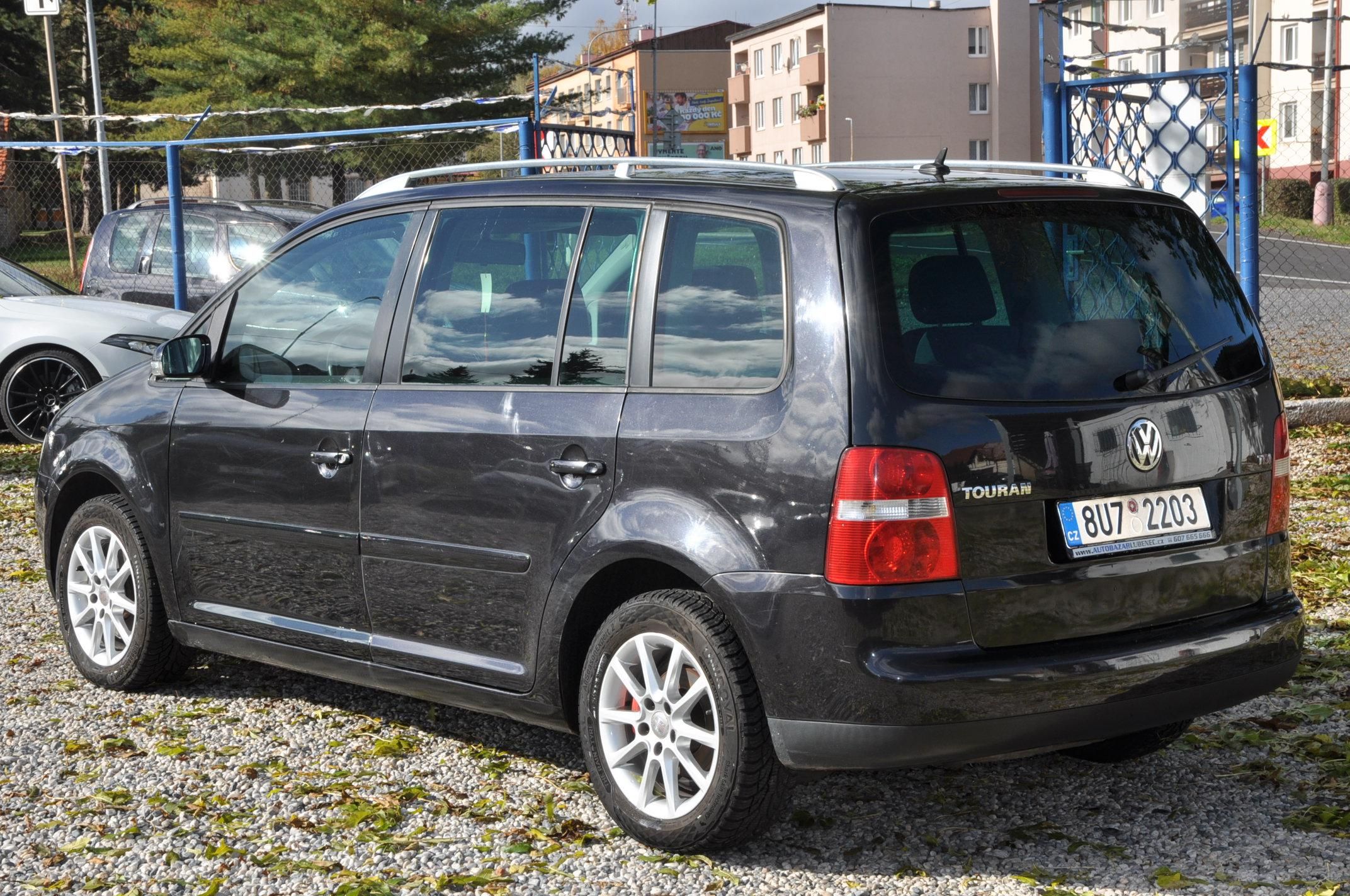Volkswagen Touran, 2.0TDi 100kW 7.míst Highline - fotka 4