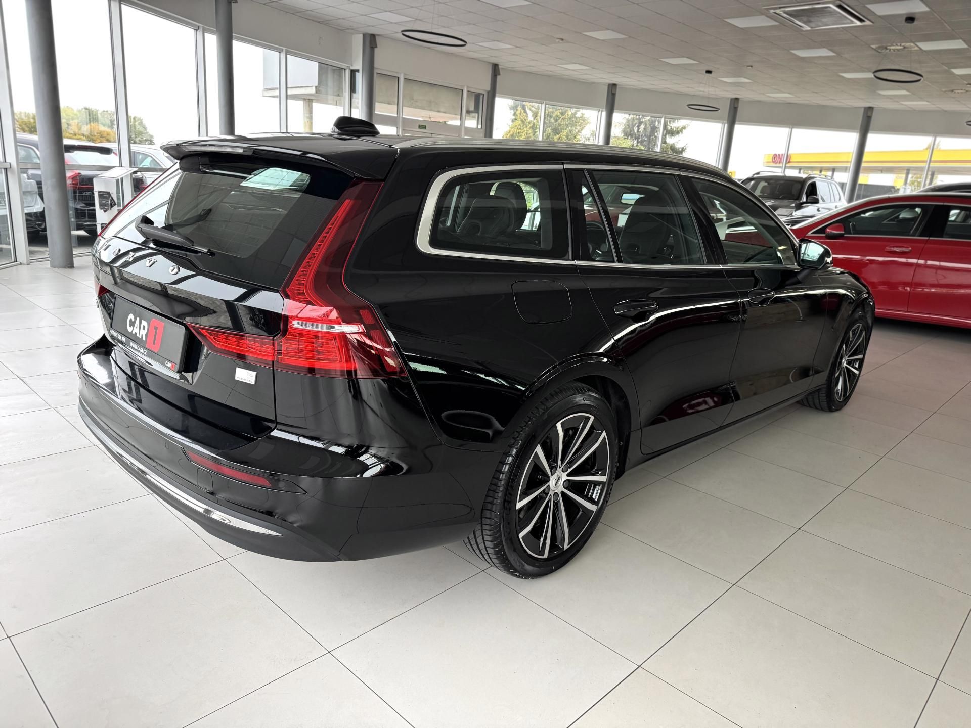 Volvo V60, T6 AWD*Recharge*KeyLess*Tažné - fotka 5