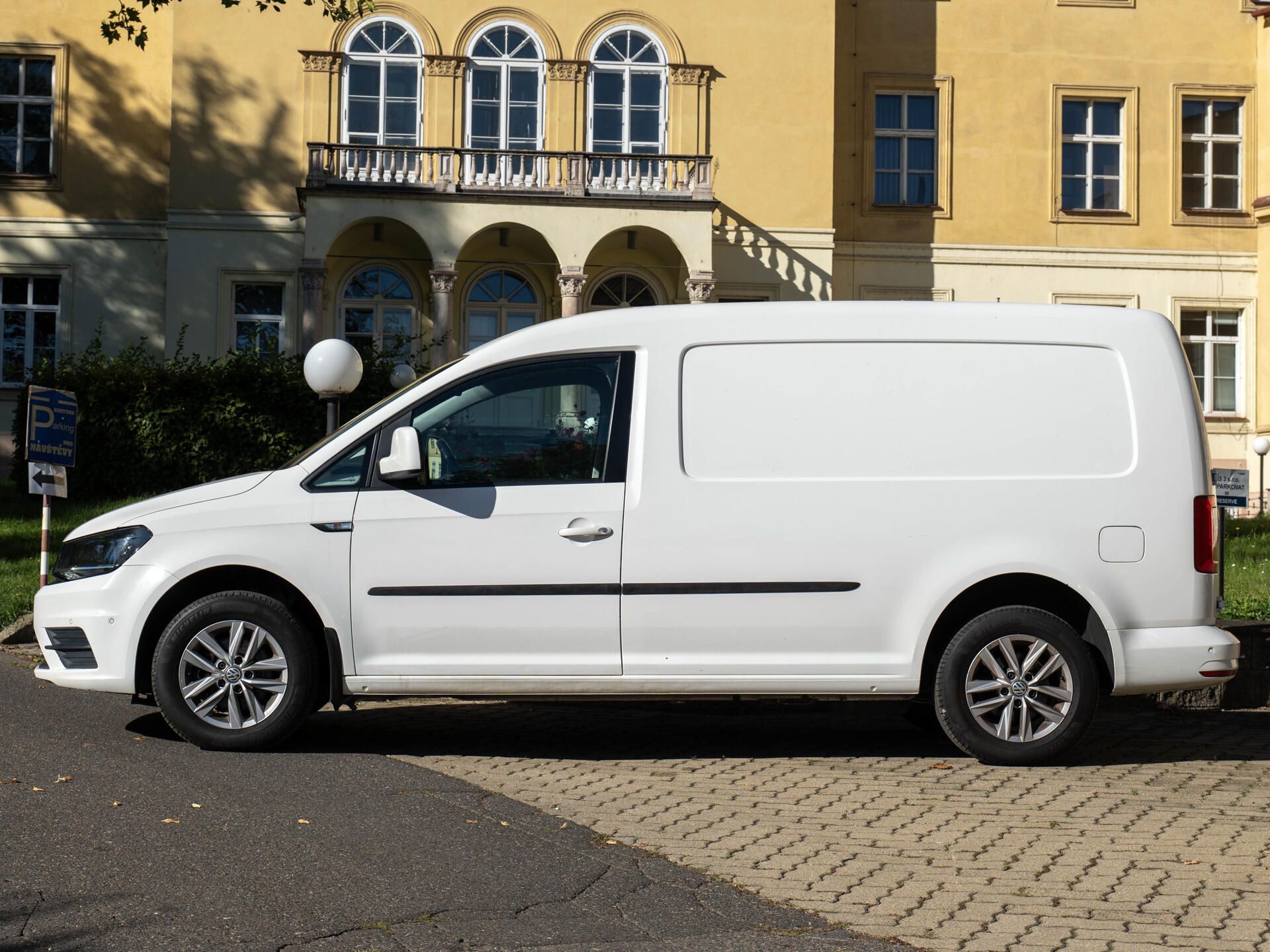 Volkswagen Caddy, Maxi CNG DSG Tažné Klima Senzo - fotka 4