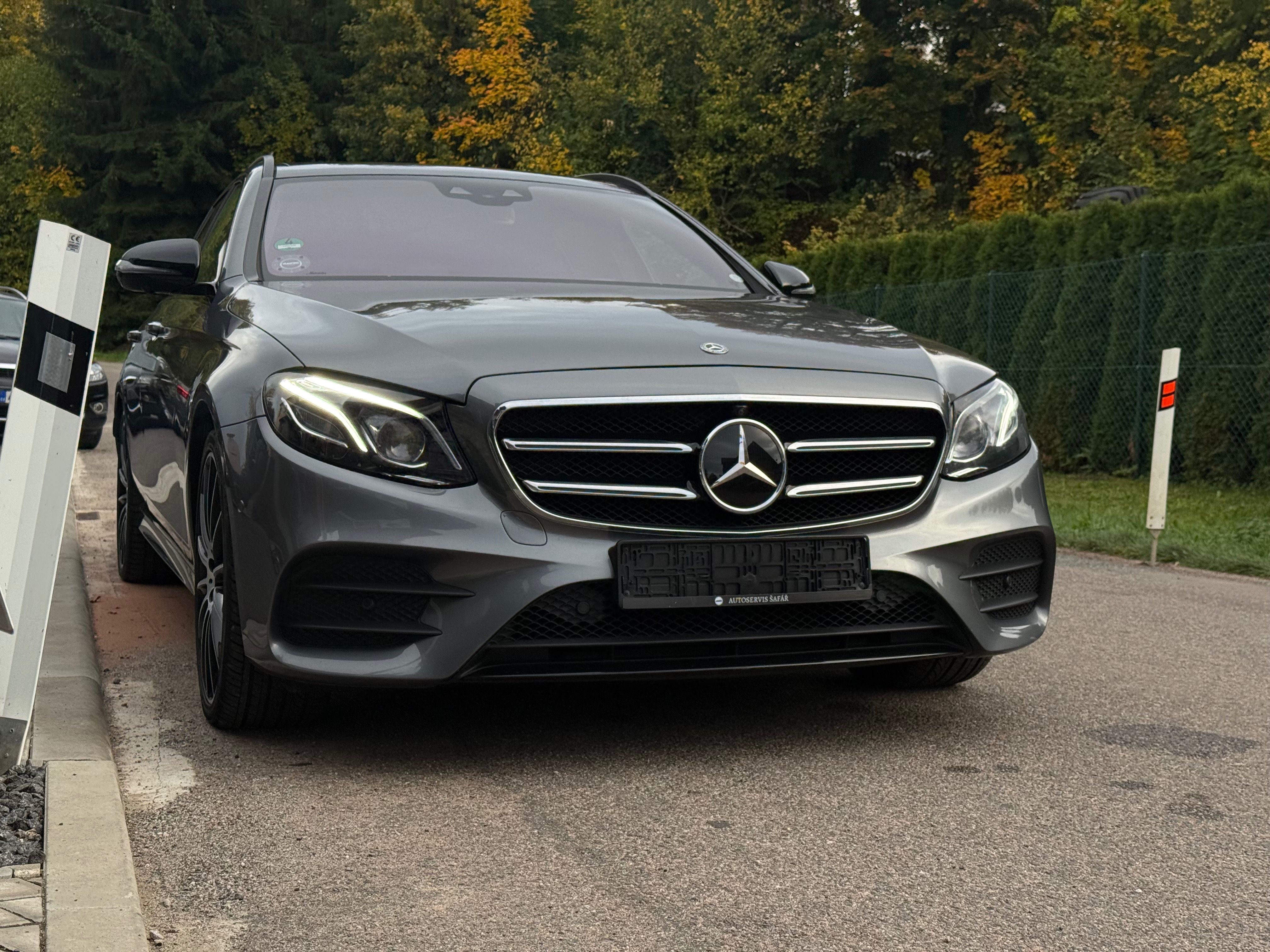 Mercedes-Benz Třídy E, Mercedes-Benz E 400d AMG Line - fotka 4