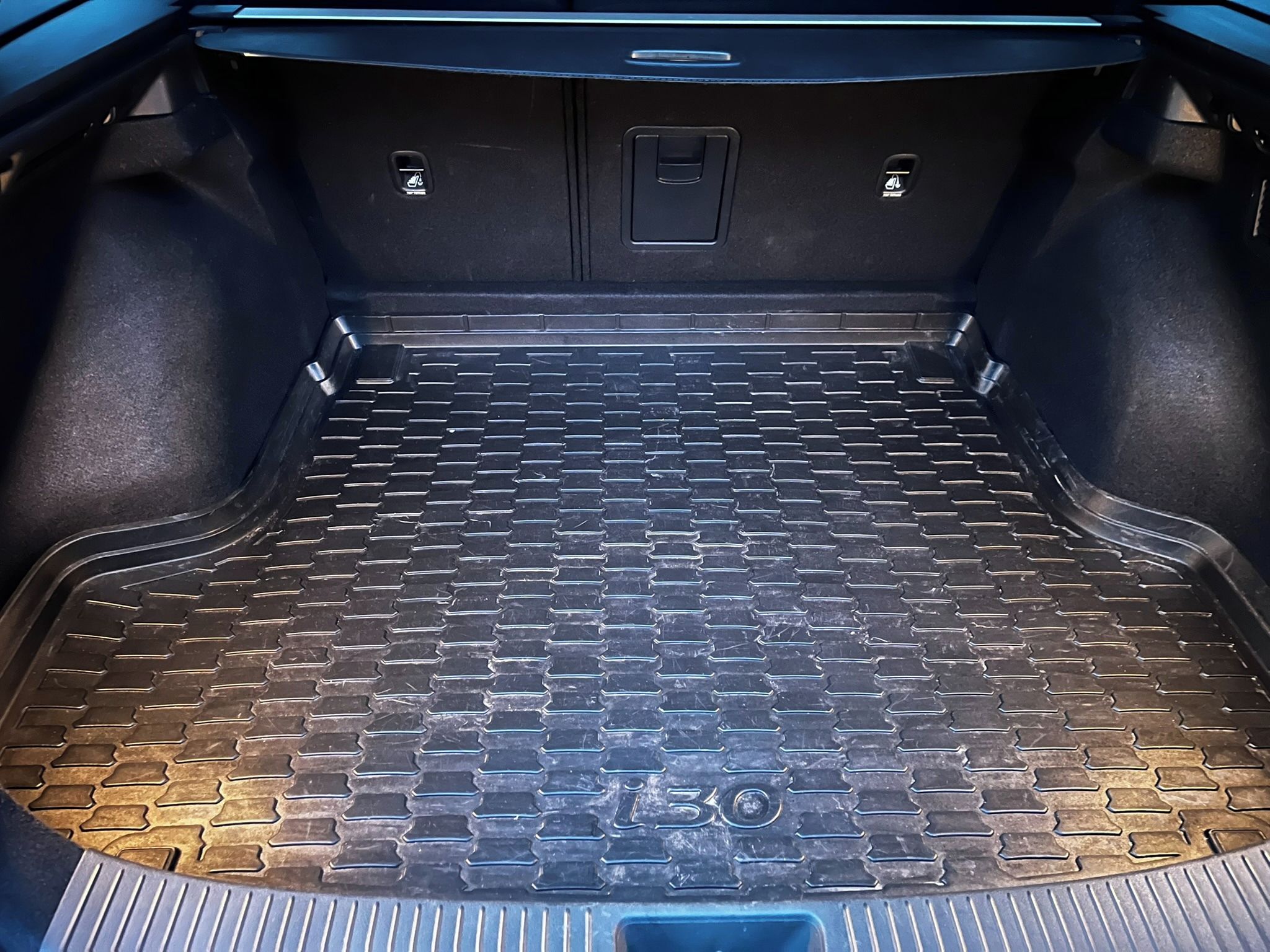 Hyundai i30, 1.5 DPi, tažné, vyhřev sedadel - fotka 6