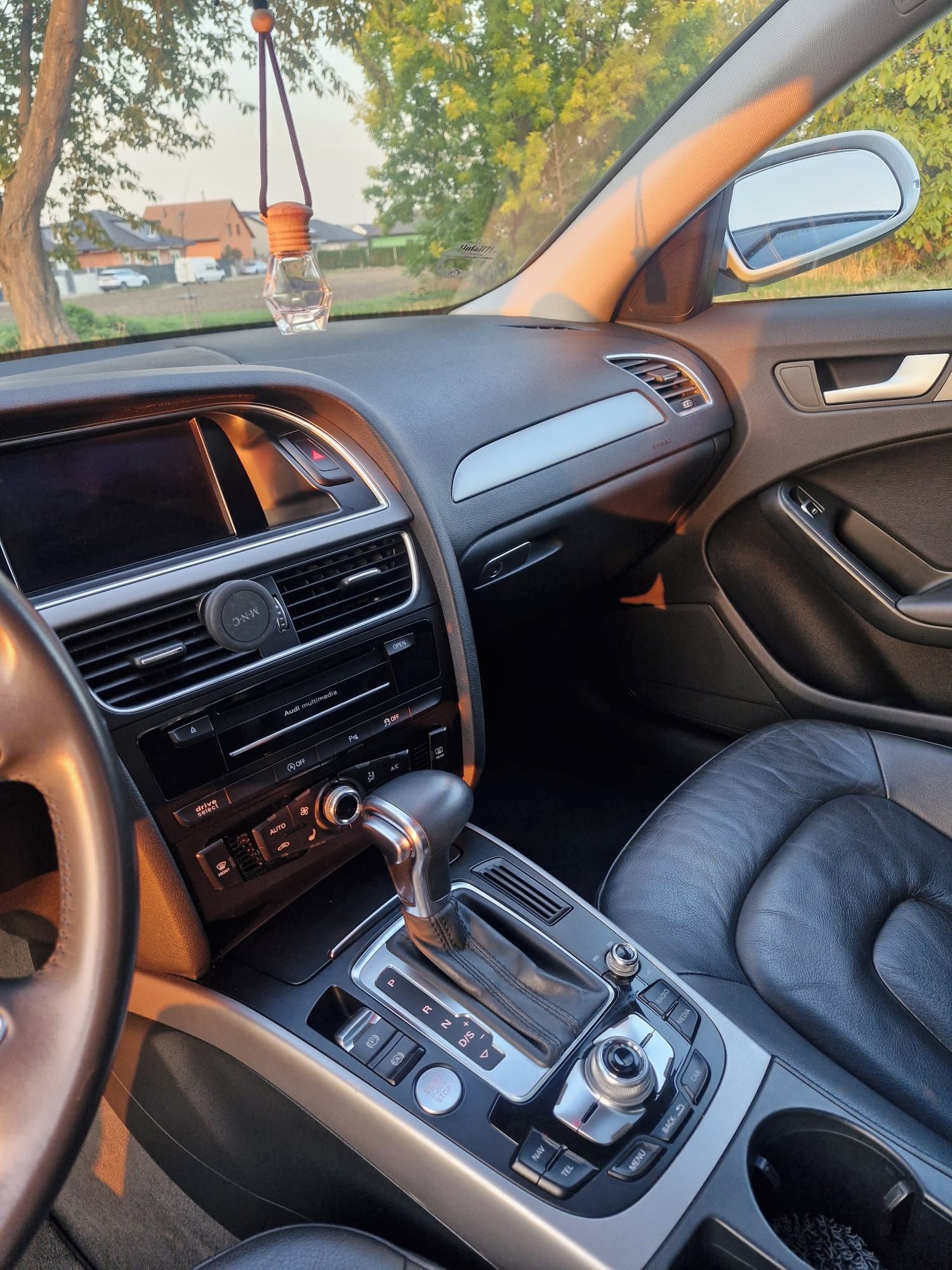 Audi A4, 2.0 TDI - fotka 6