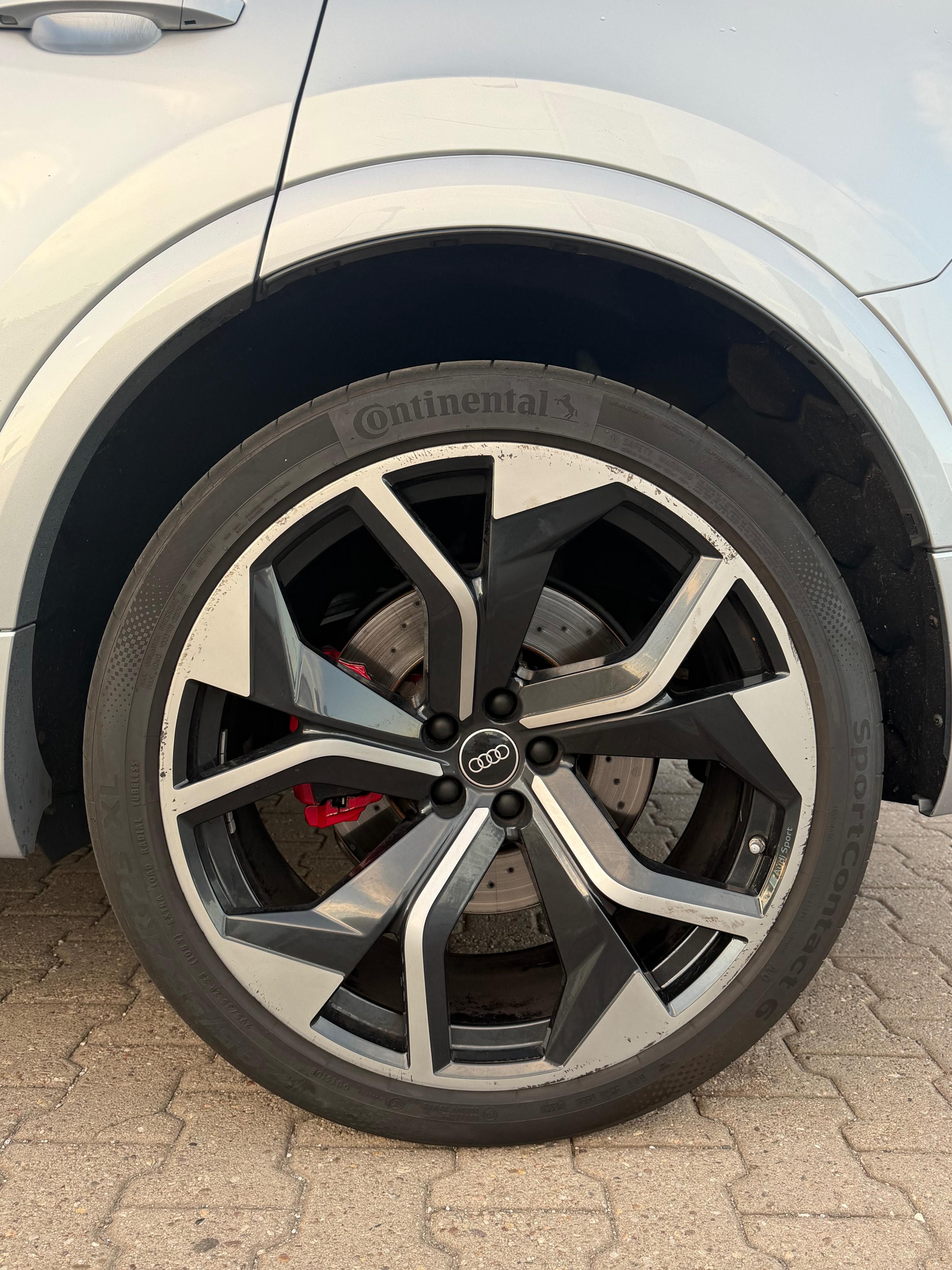 Audi RS Q8, 4.0 441kw TOP stav, garážováno - fotka 6