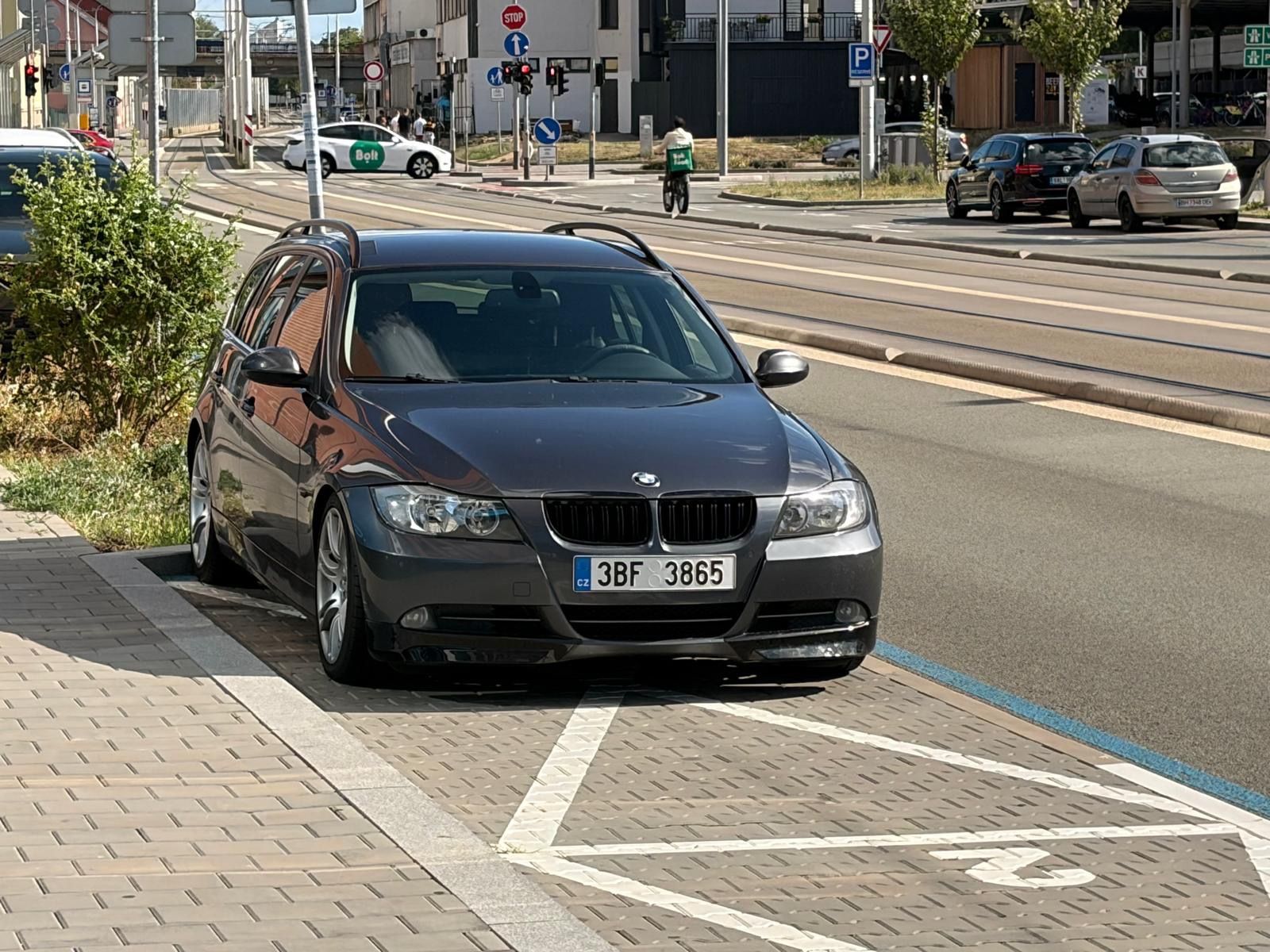 BMW Řada 3, BMW E91 330i - fotka 6