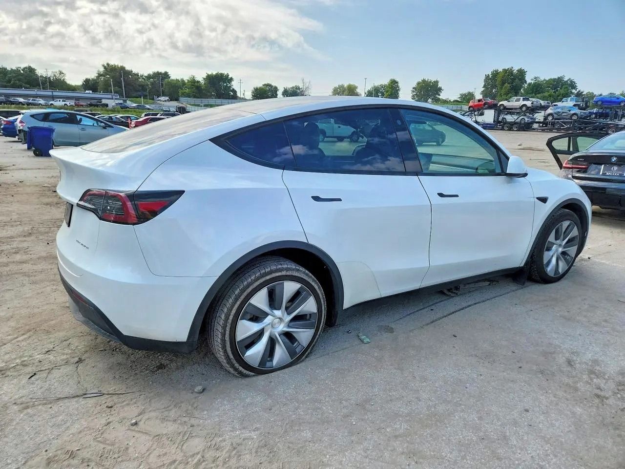 Tesla Model Y, Auto na cestě - fotka 6