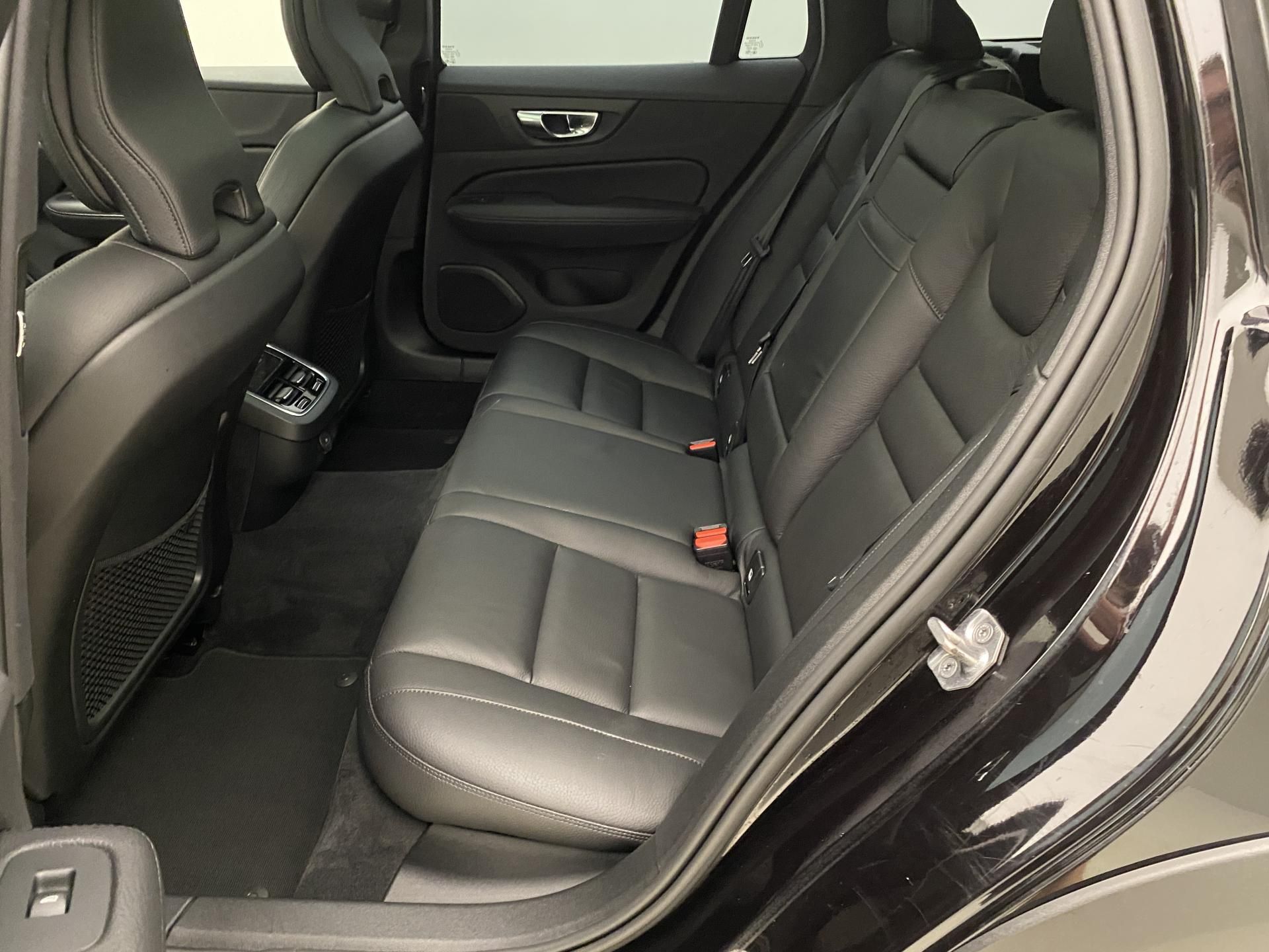 Volvo V60, CC B5 AWD MOMENTUM AUT - fotka 5