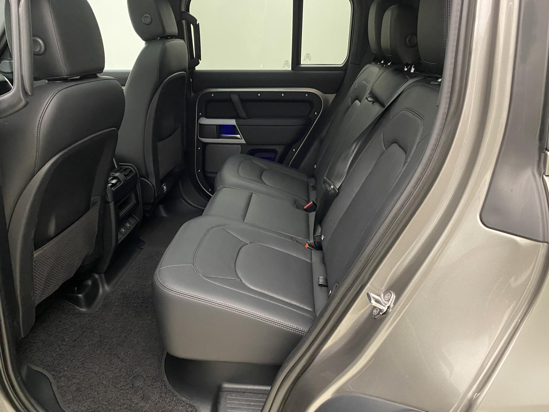 Land Rover Defender, 110 D300 SE AWD AUT CZ - fotka 5