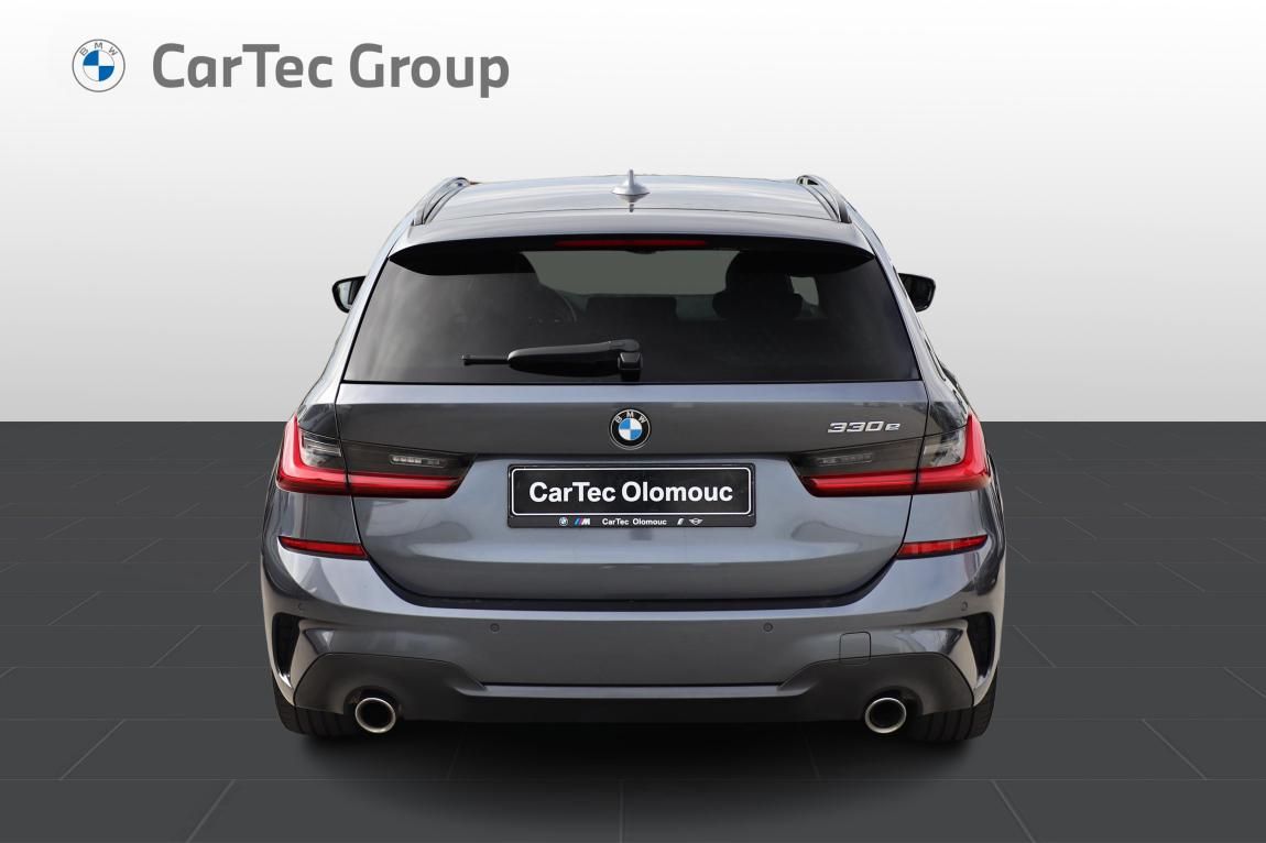 BMW Řada 3, 330e xDrive Touring - fotka 4