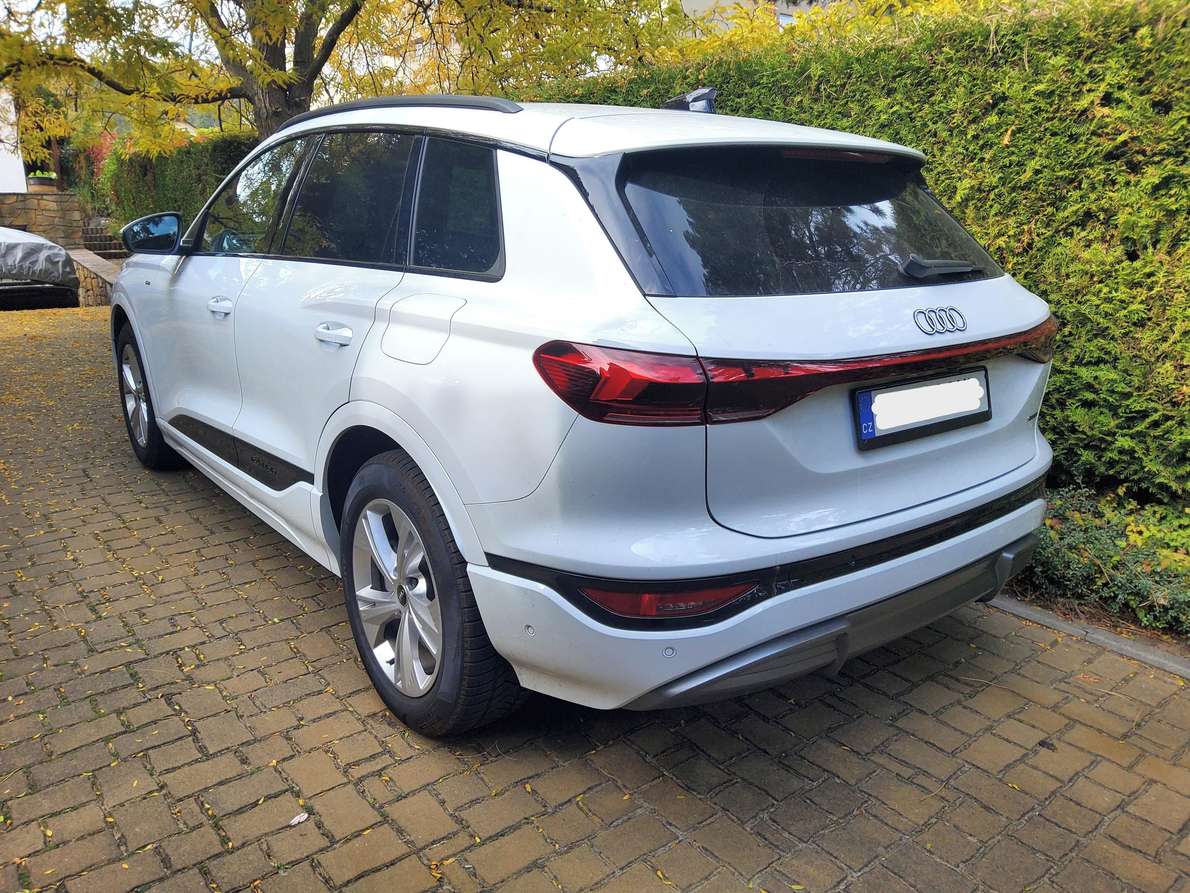 Audi e-tron, 285kW quattro S-Line Pan HuD - fotka 4