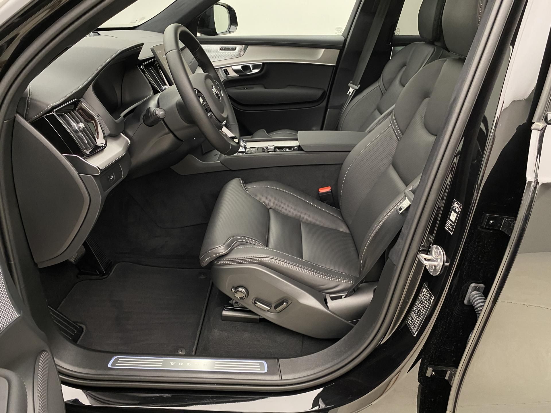 Volvo XC90, B5 AWD BLACK EDITION ULTRA 7 - fotka 3
