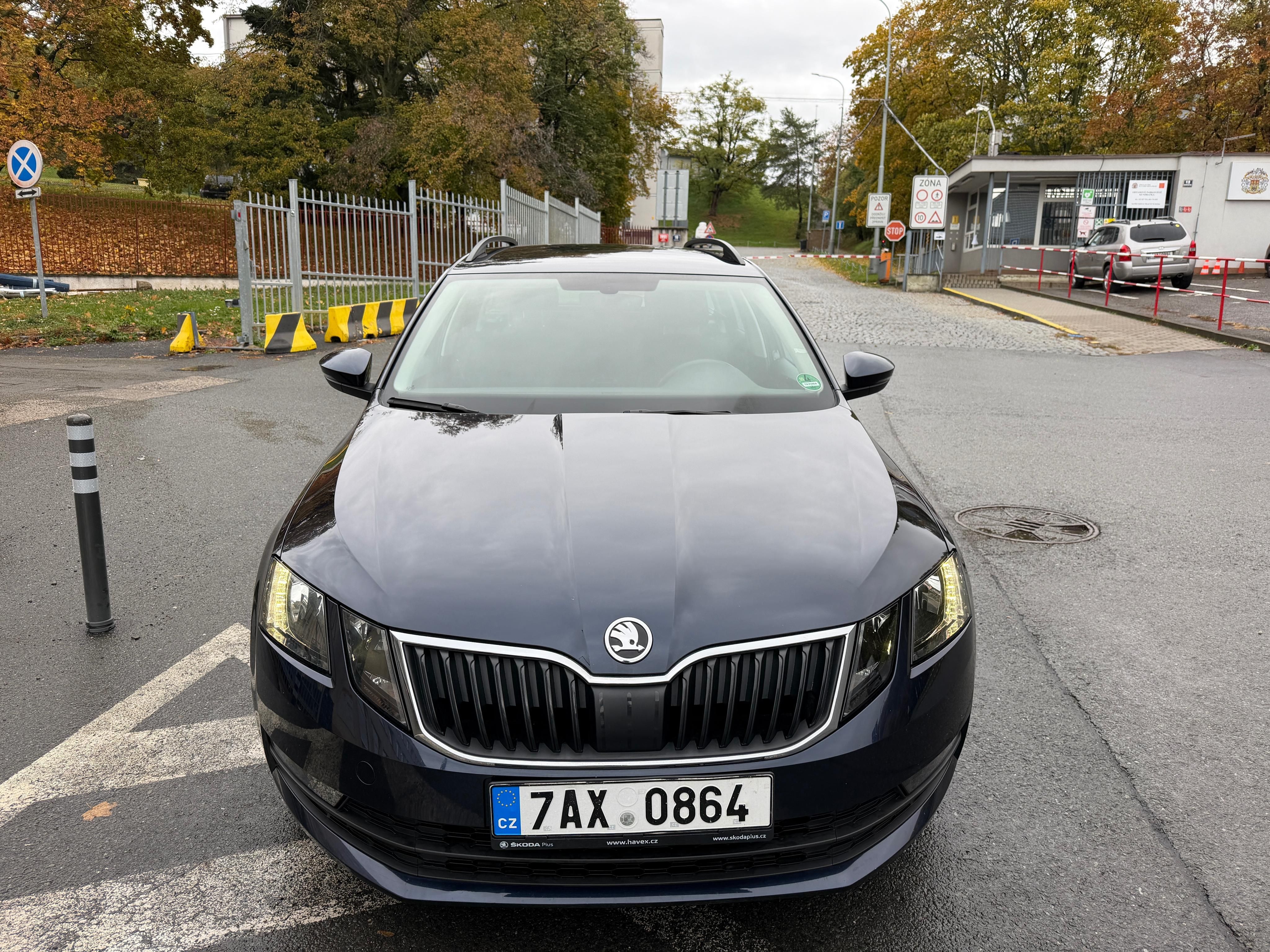 Škoda Octavia, 1.5tsi 110kw ČR modra metalíza - fotka 5