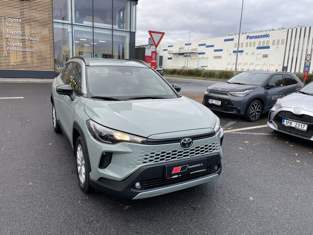 Toyota Corolla Cross, 1.8 HEV - fotka 2