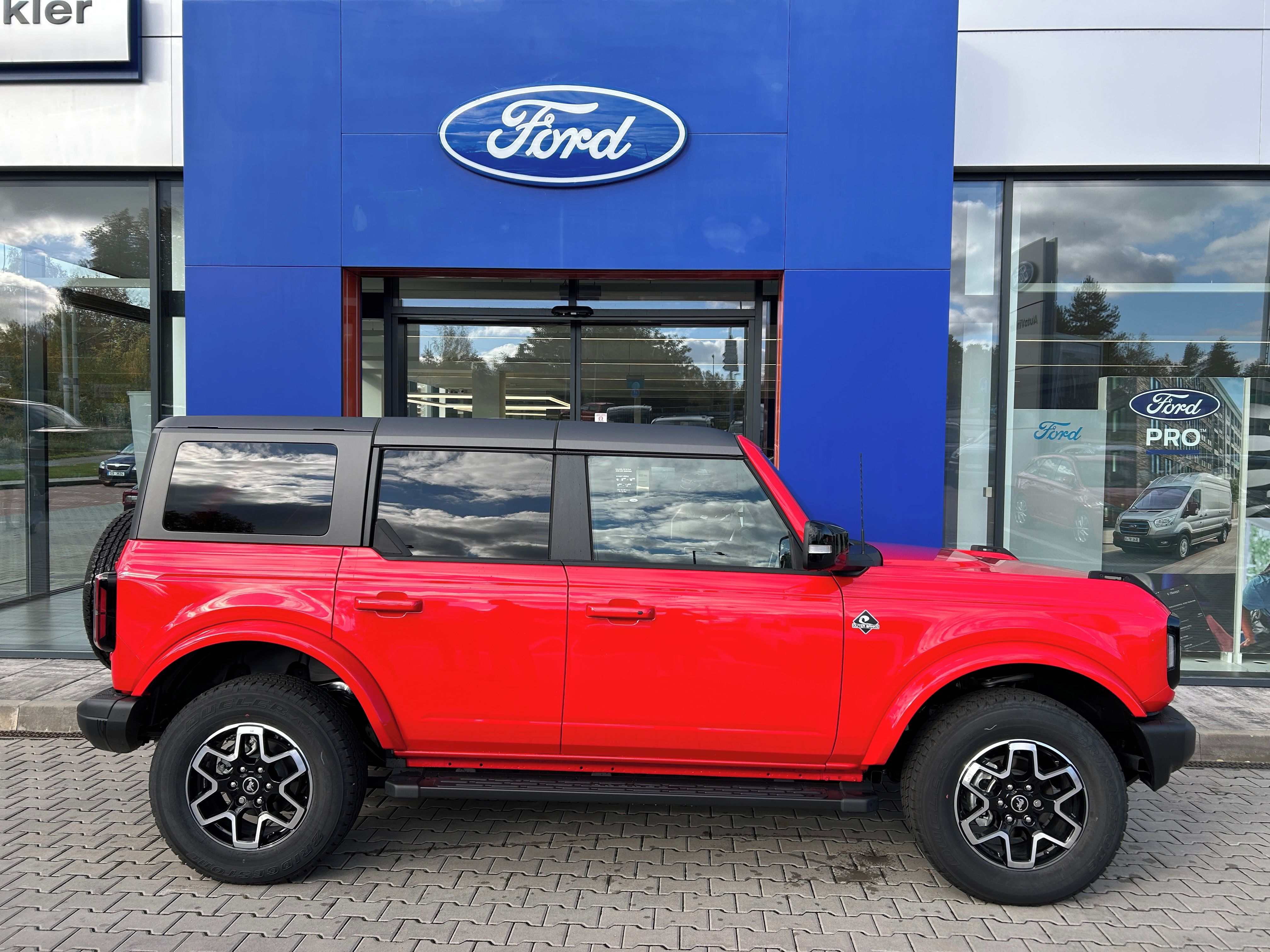 Ford Bronco, 2.7 EcoBoost 246kW OUTER BANKS - fotka 4