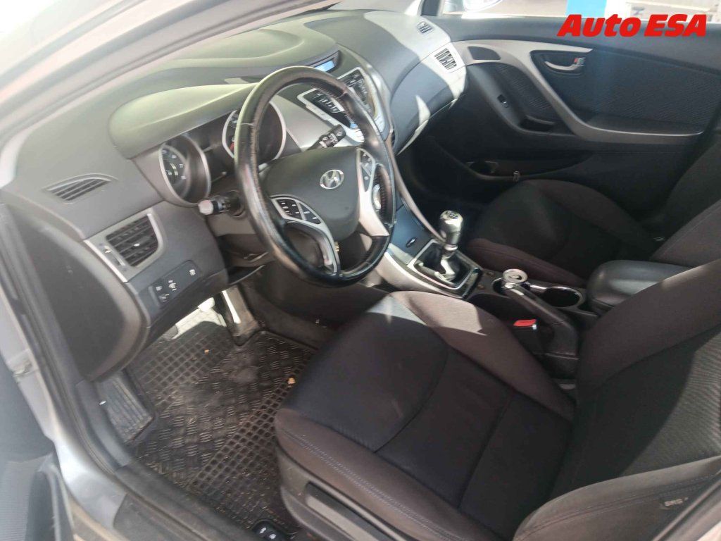 Hyundai Elantra, 1.6i 16V,ČR - fotka 3