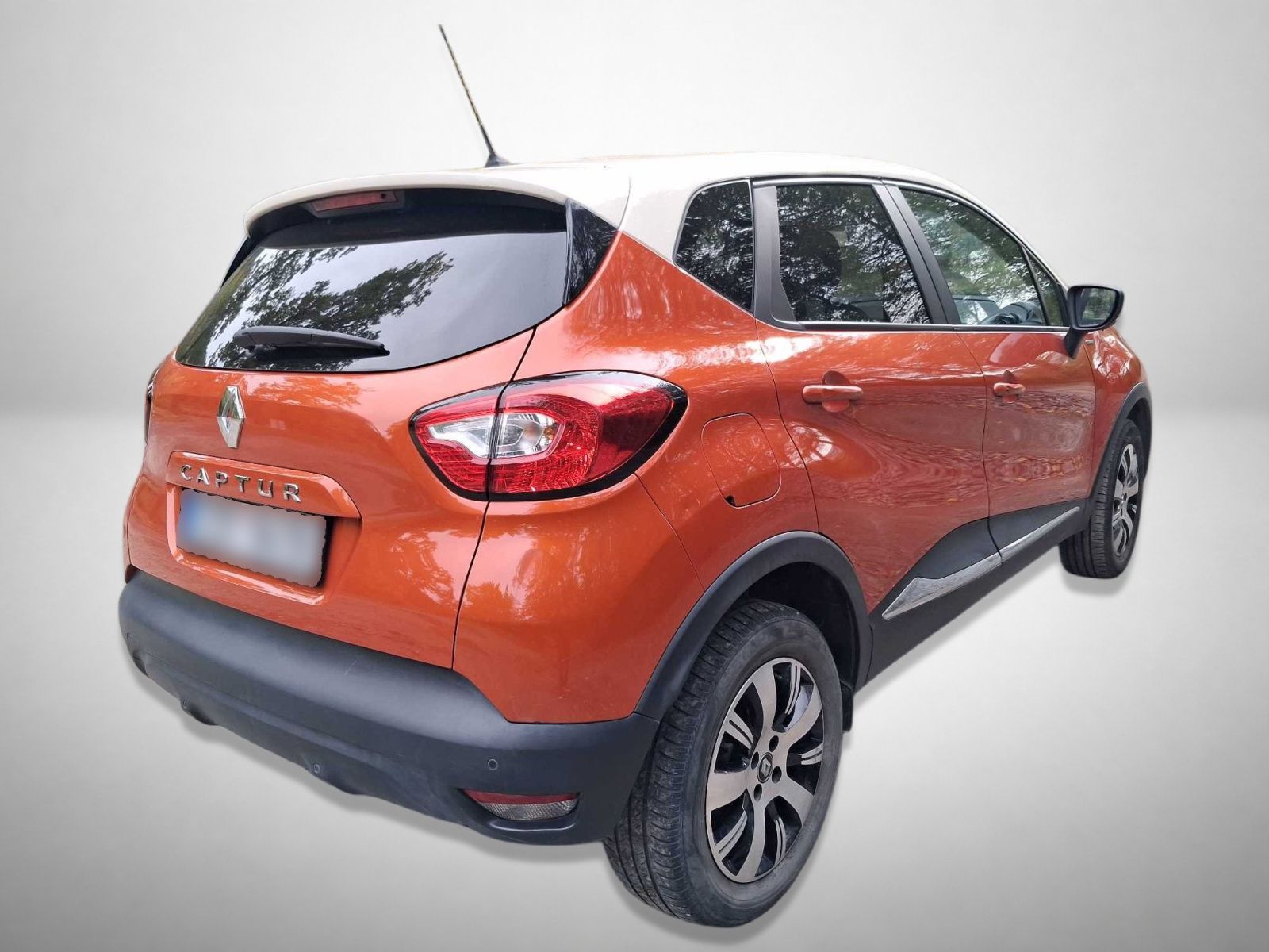 Renault Captur, 1.2 TCe, Limited, ČR,1.maj - fotka 2