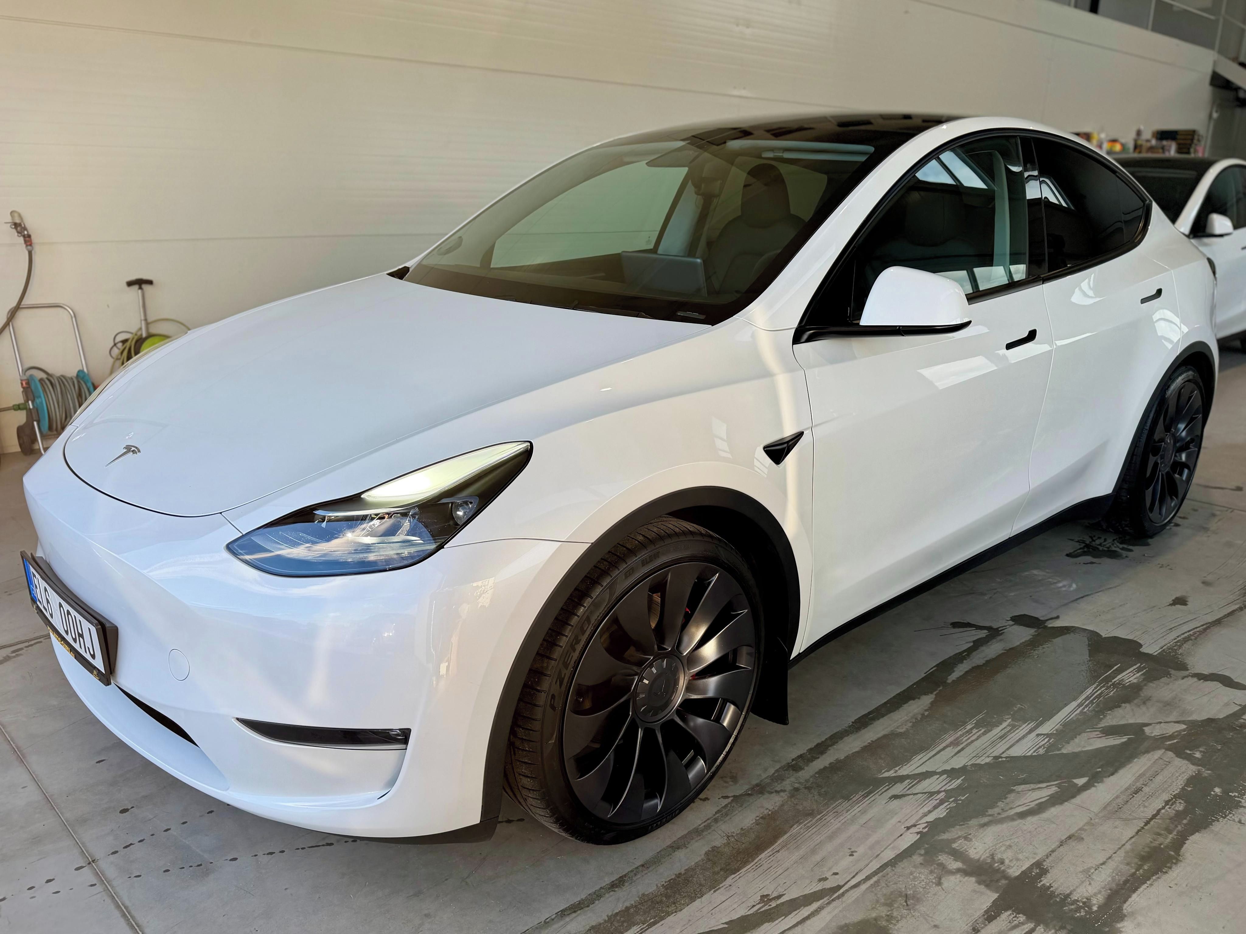 Tesla Model Y, Performance AWD 2023 tažné 93%