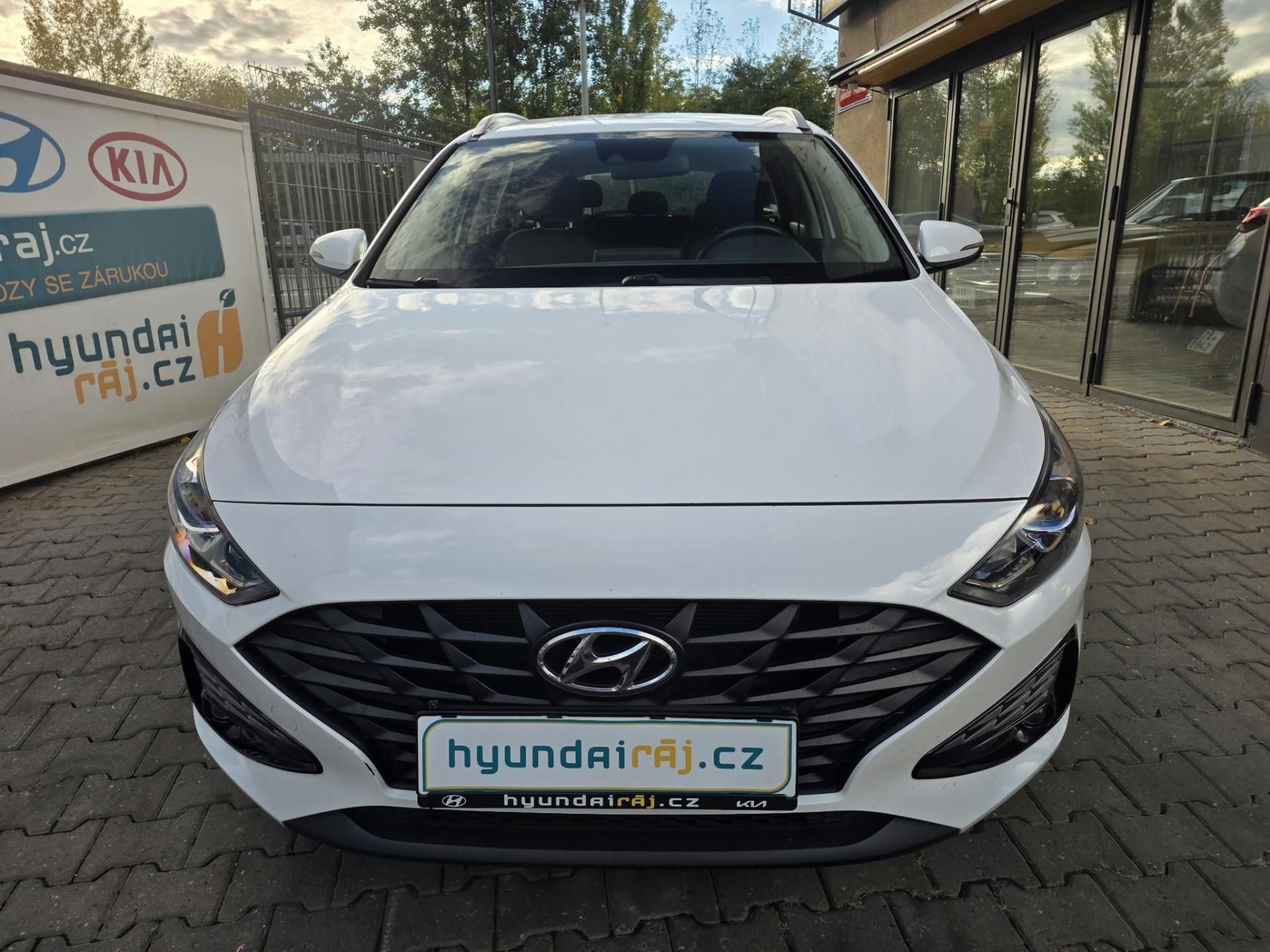 Hyundai i30, 1.6-SPOTŘEBA CCA 5l/100-KAMERA - fotka 2