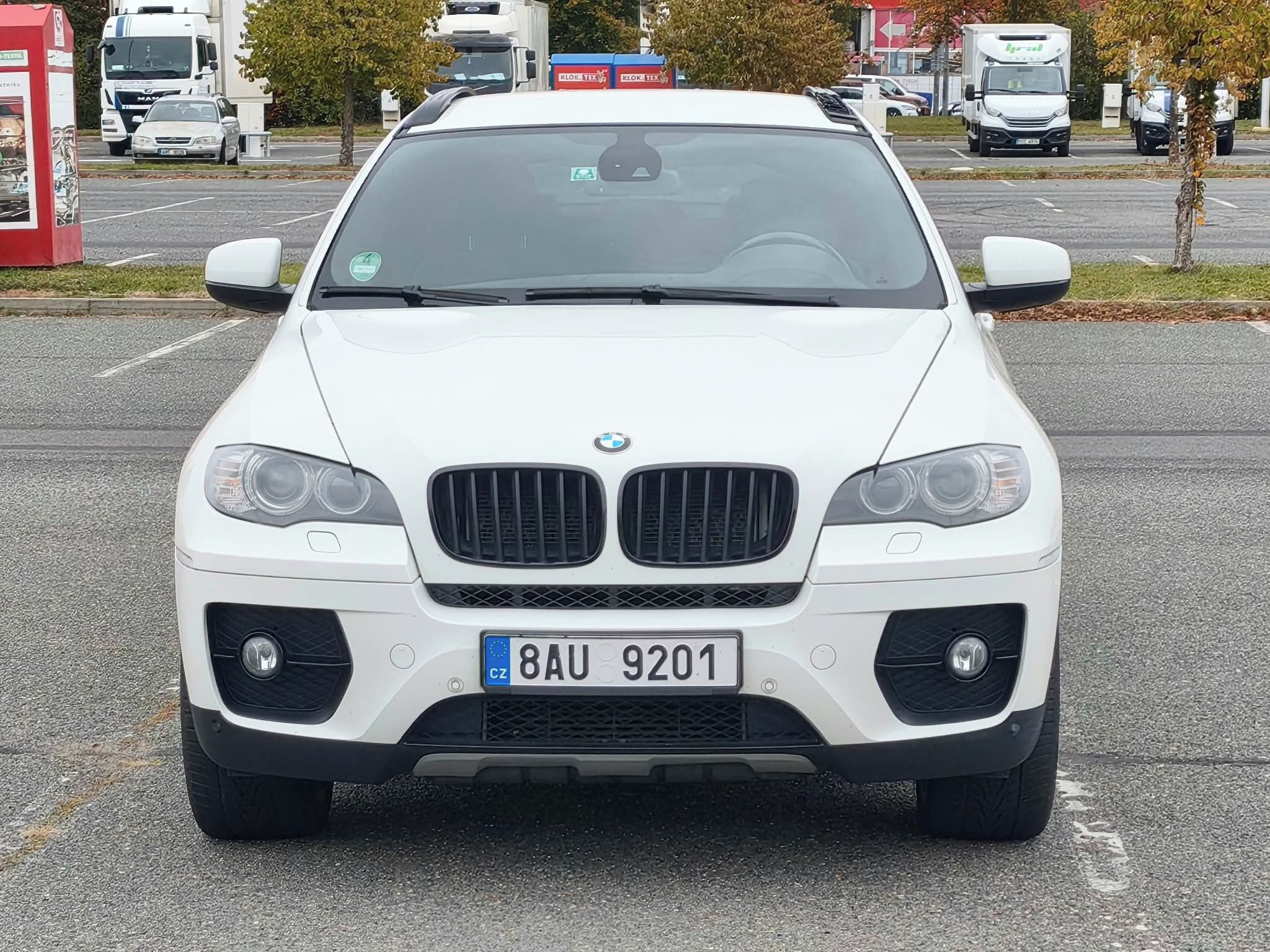 BMW X6, Alcantara, po velkém servisu - fotka 2