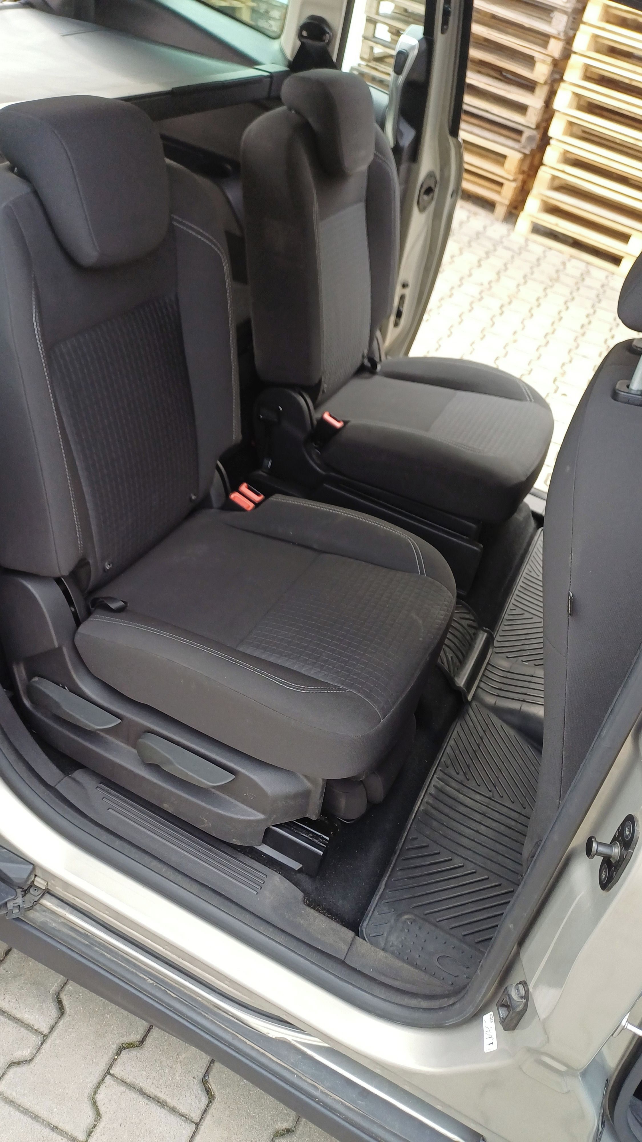 Ford Grand C-MAX, 1.5 tdci - fotka 6