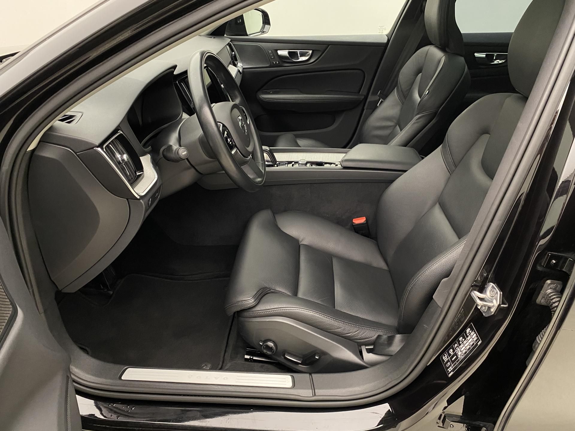 Volvo V60, CC B5 AWD MOMENTUM AUT - fotka 3